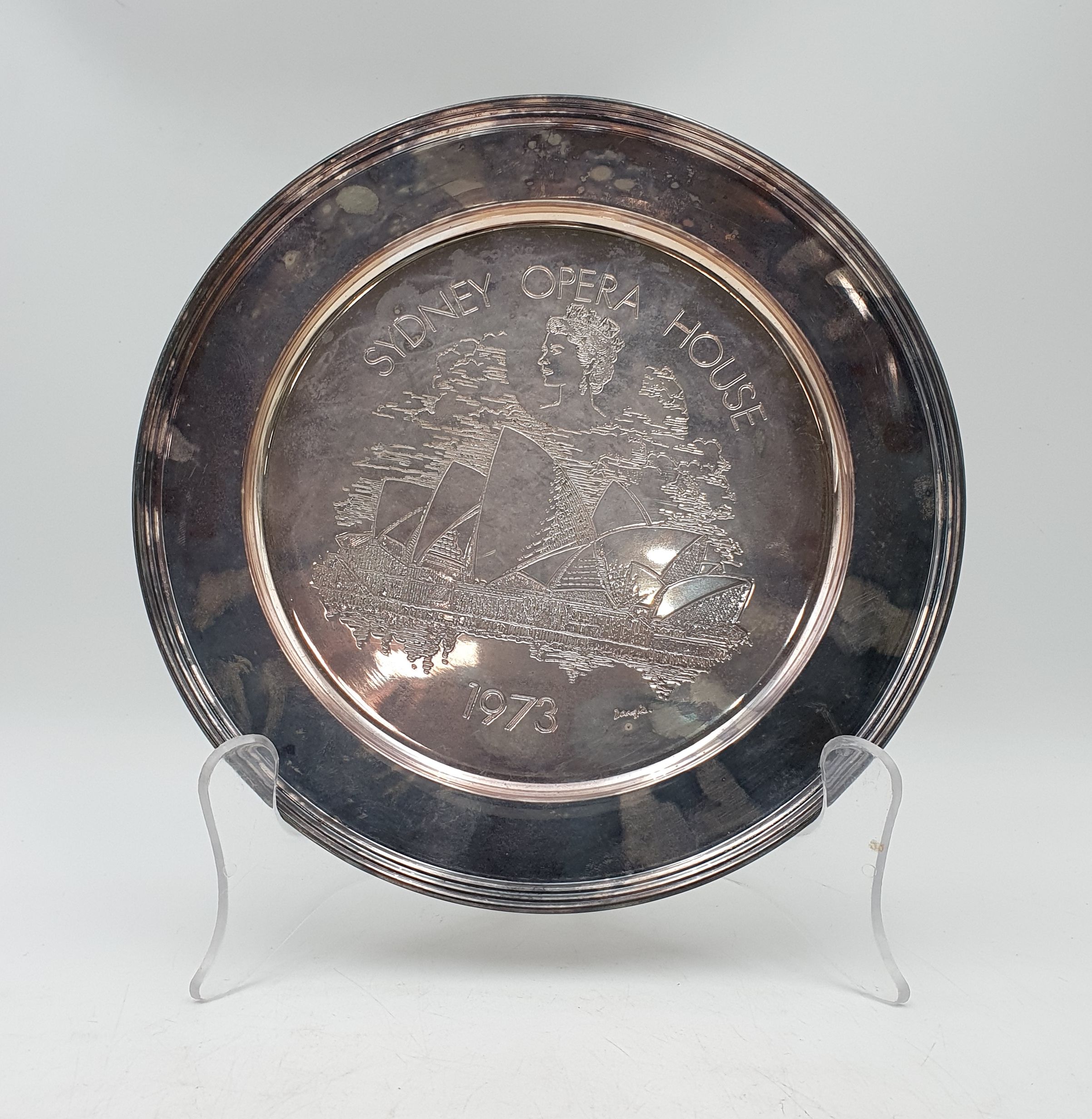 503 · AN ELIZABETH II SILVER 'SYDNEY OPERA HOUSE 1973' COMMEMORATIVE PLATE
