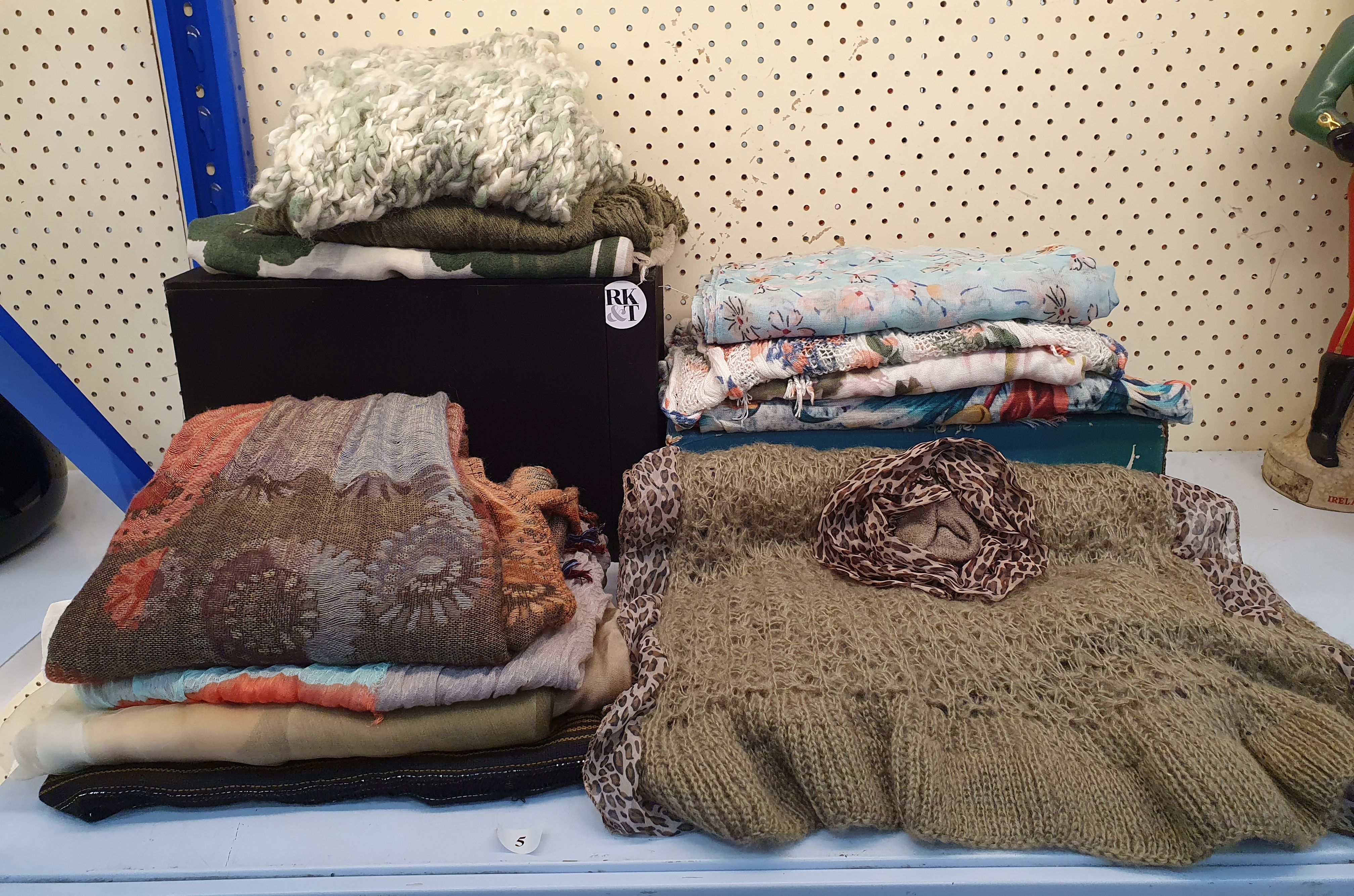 5 · 12 VARIOUS SCARVES
