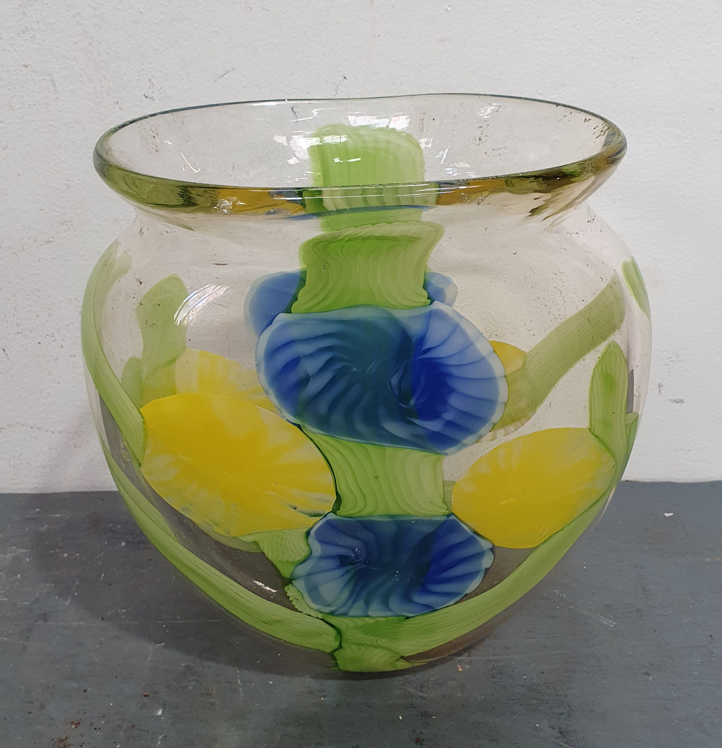 A DECORATIVE GLASS VASE