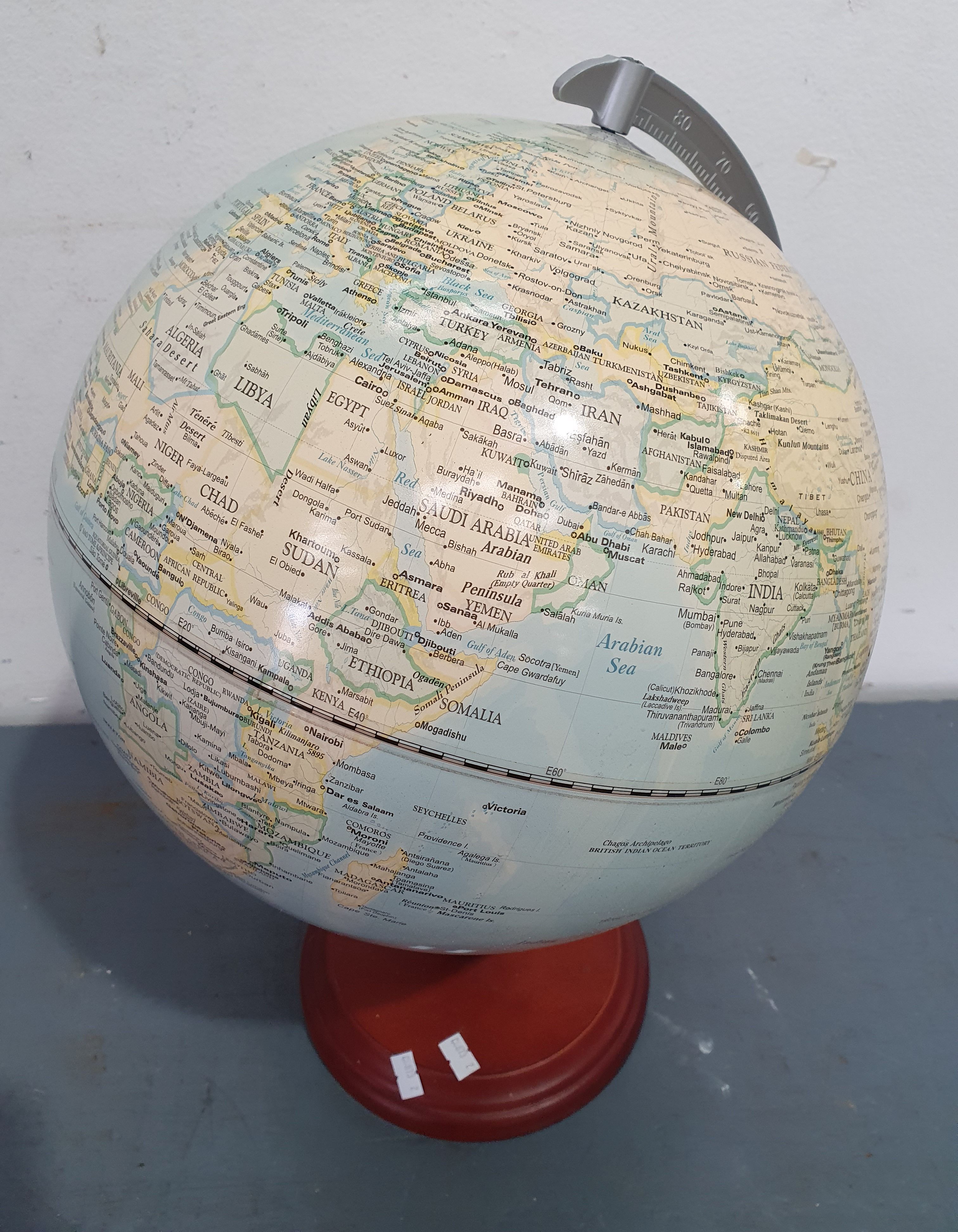 1267 · A WORLD GLOBE