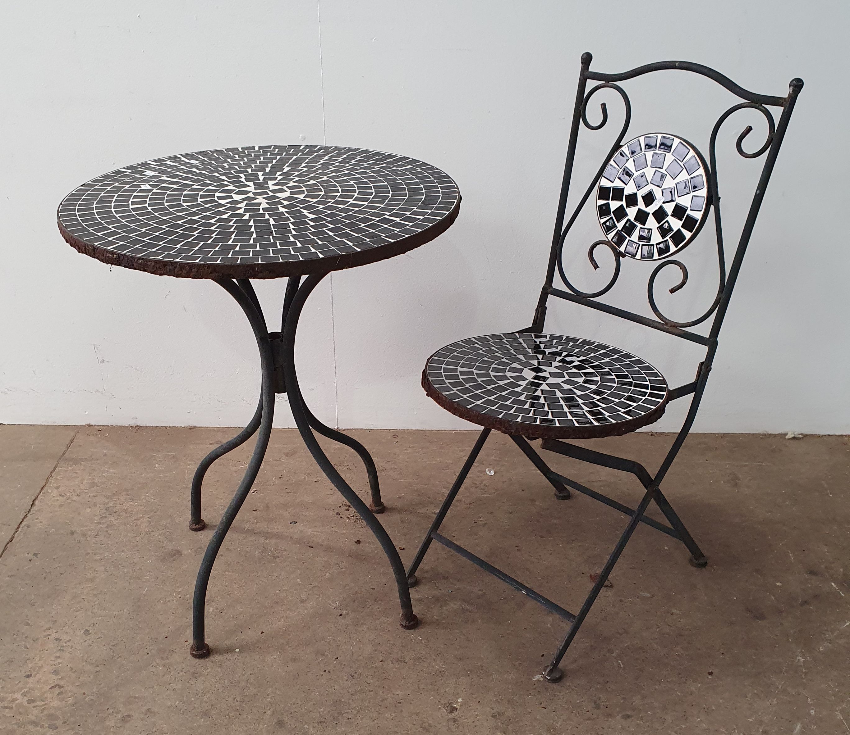 1021 · A TWO PIECE OUTDOOR SETTING