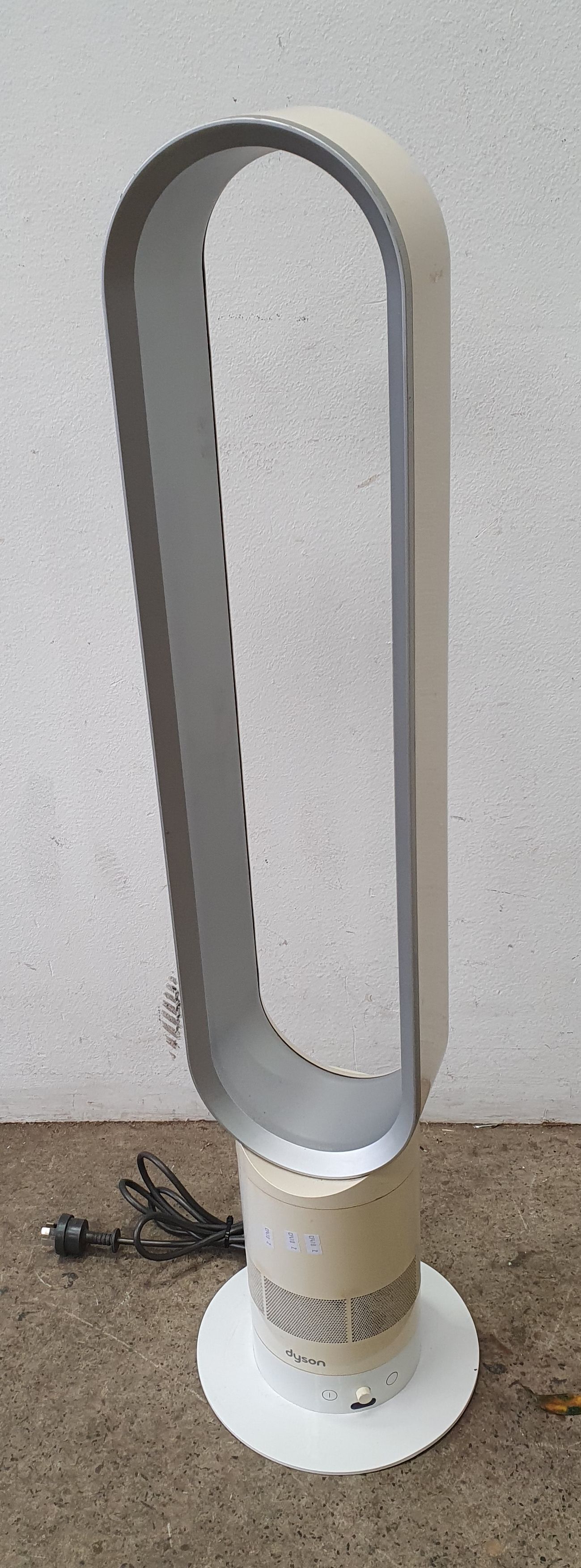 1224 · A DYSON FAN
