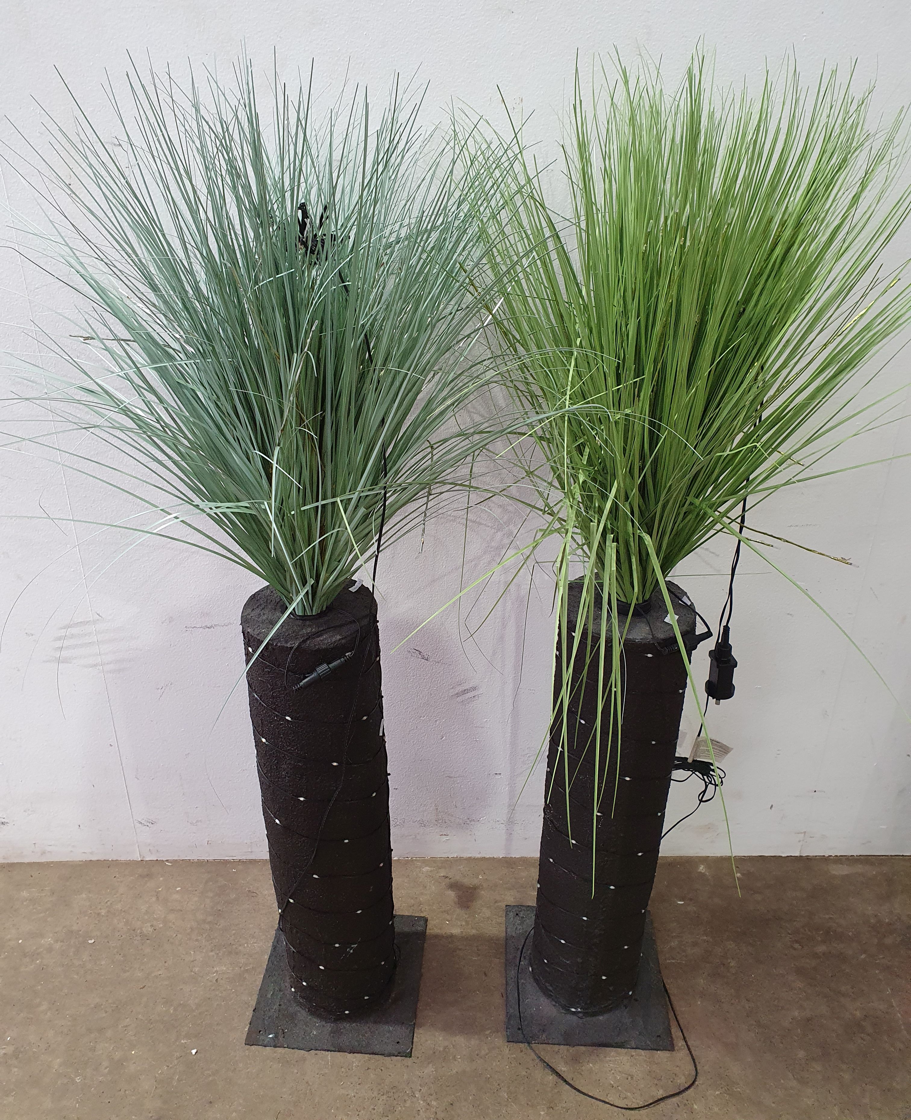 1149 · A PAIR OF DECORATIVE PLANT LIGHTS