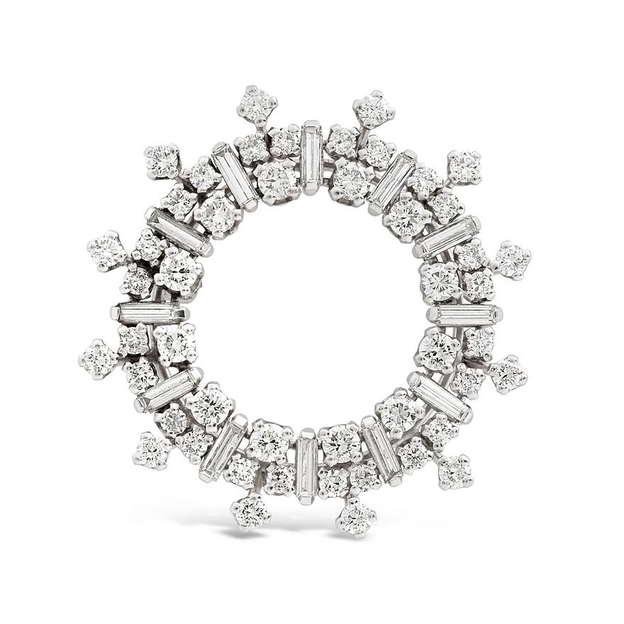 A Diamond and Platinum Brooch | Dupuis Auctions