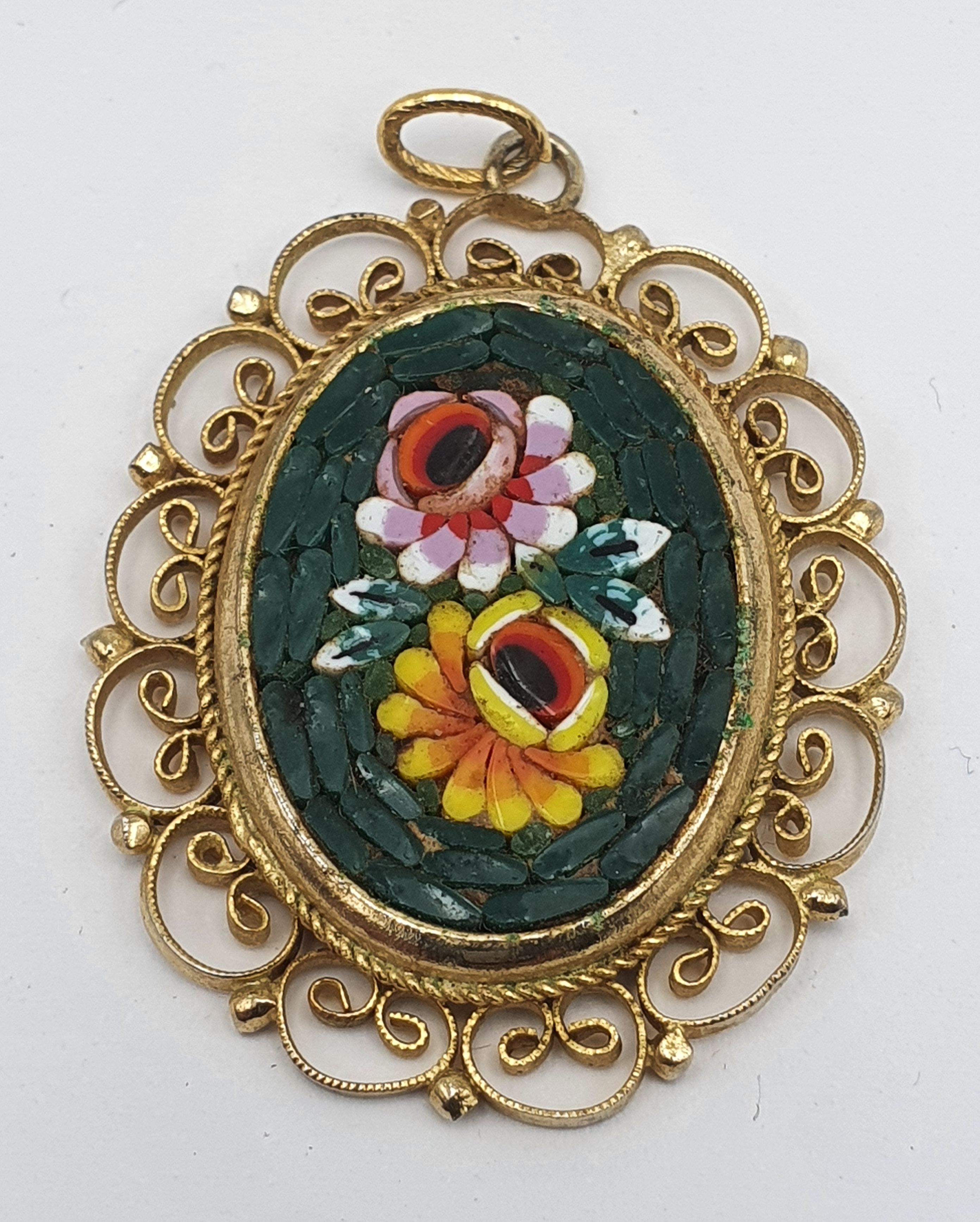 240 · AN ITALIAN MICROMOSAIC PENDANT
