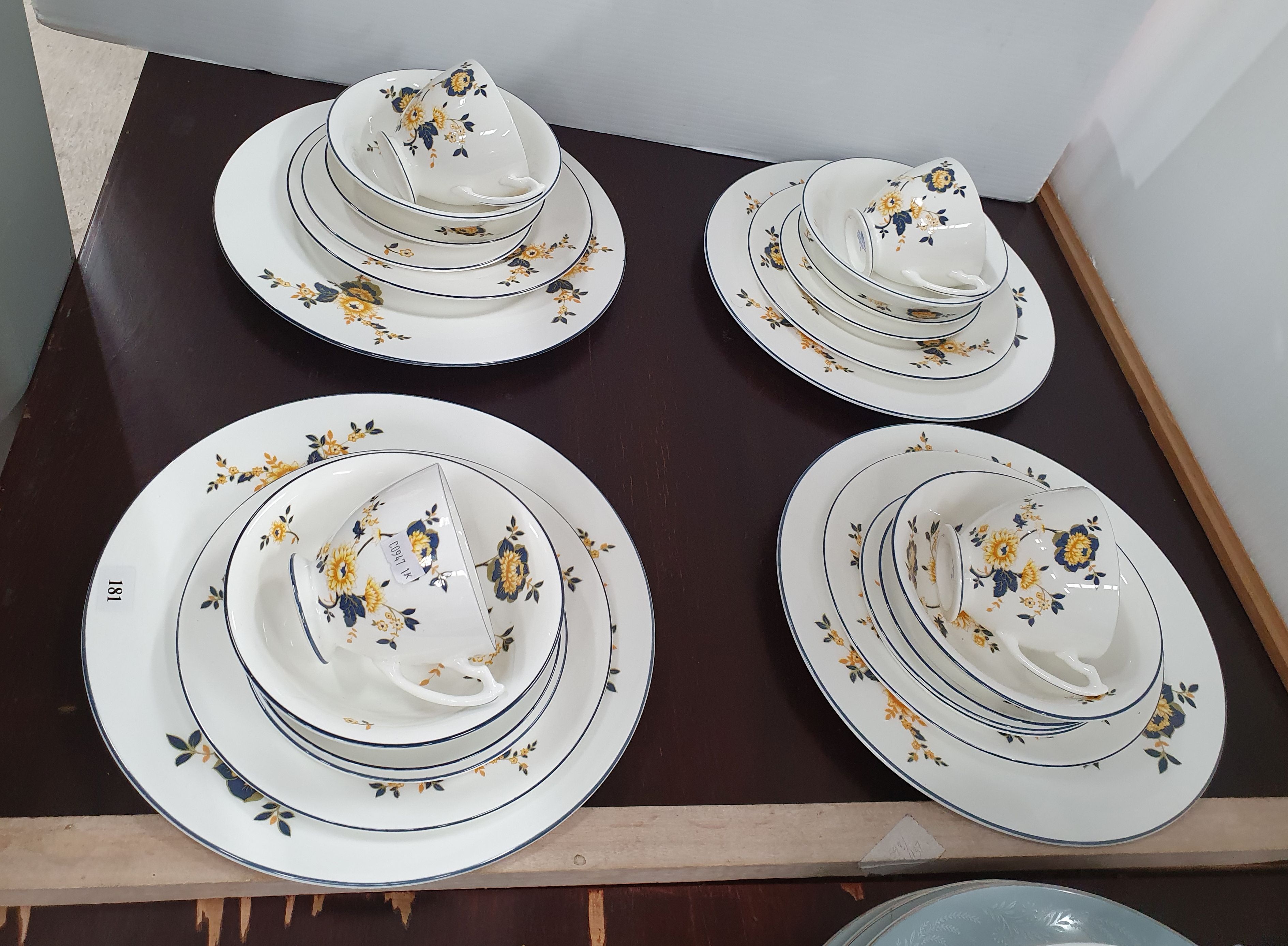 181 · A COALPORT DINNER SETTING FOR FOUR