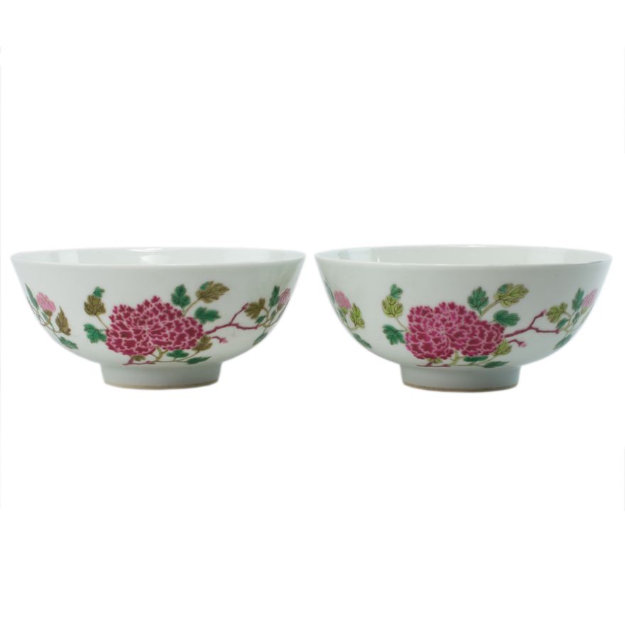 Pair of Chinese famille rose bowls