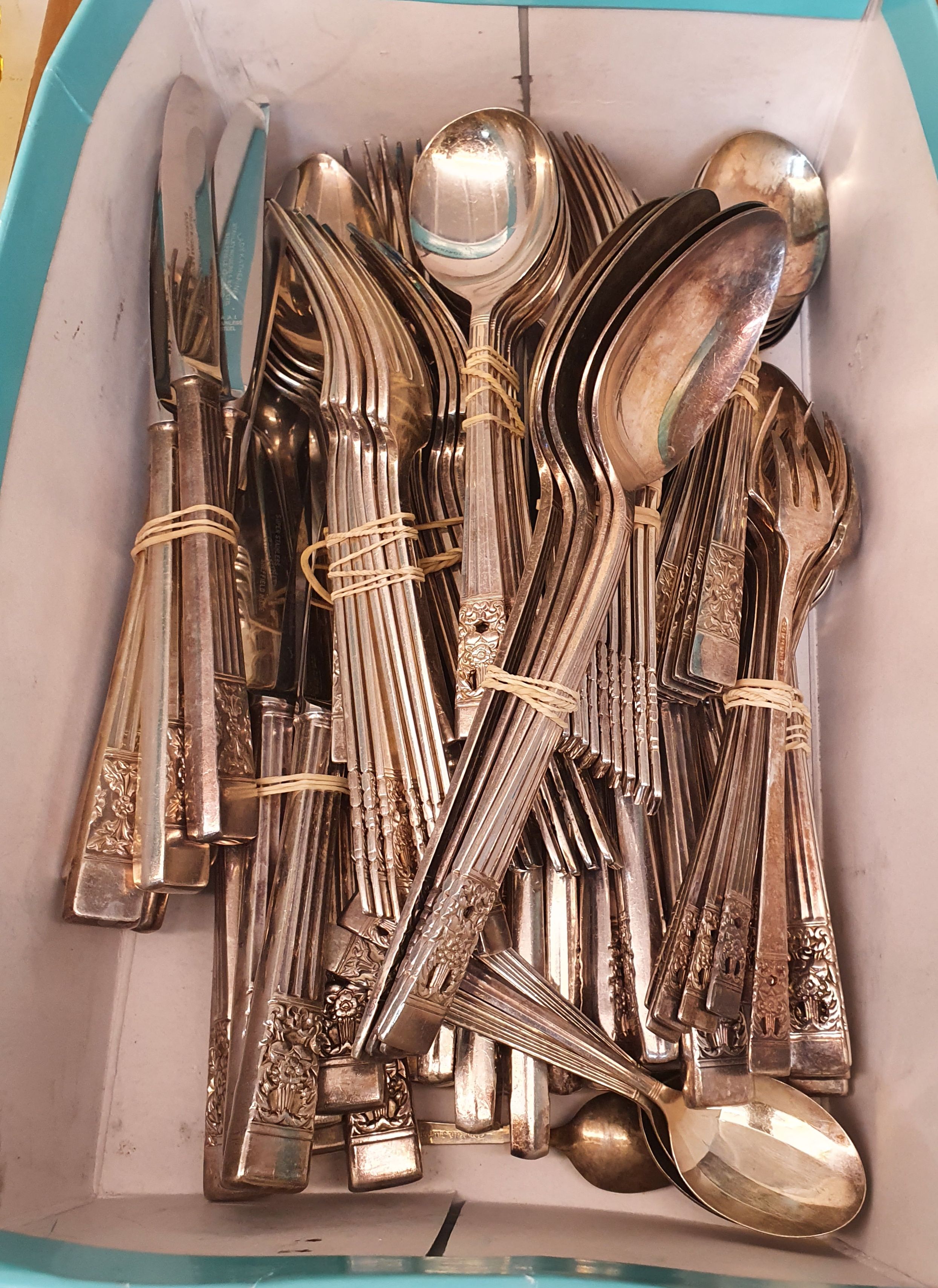 4 · A GROUP OF STANLEY ROGERS CUTLERY