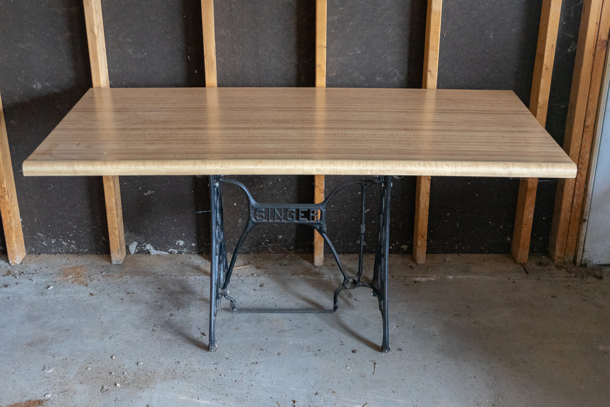 Antique Cast Iron Singer Sewing Machine Base With Table Top | Harritt ...