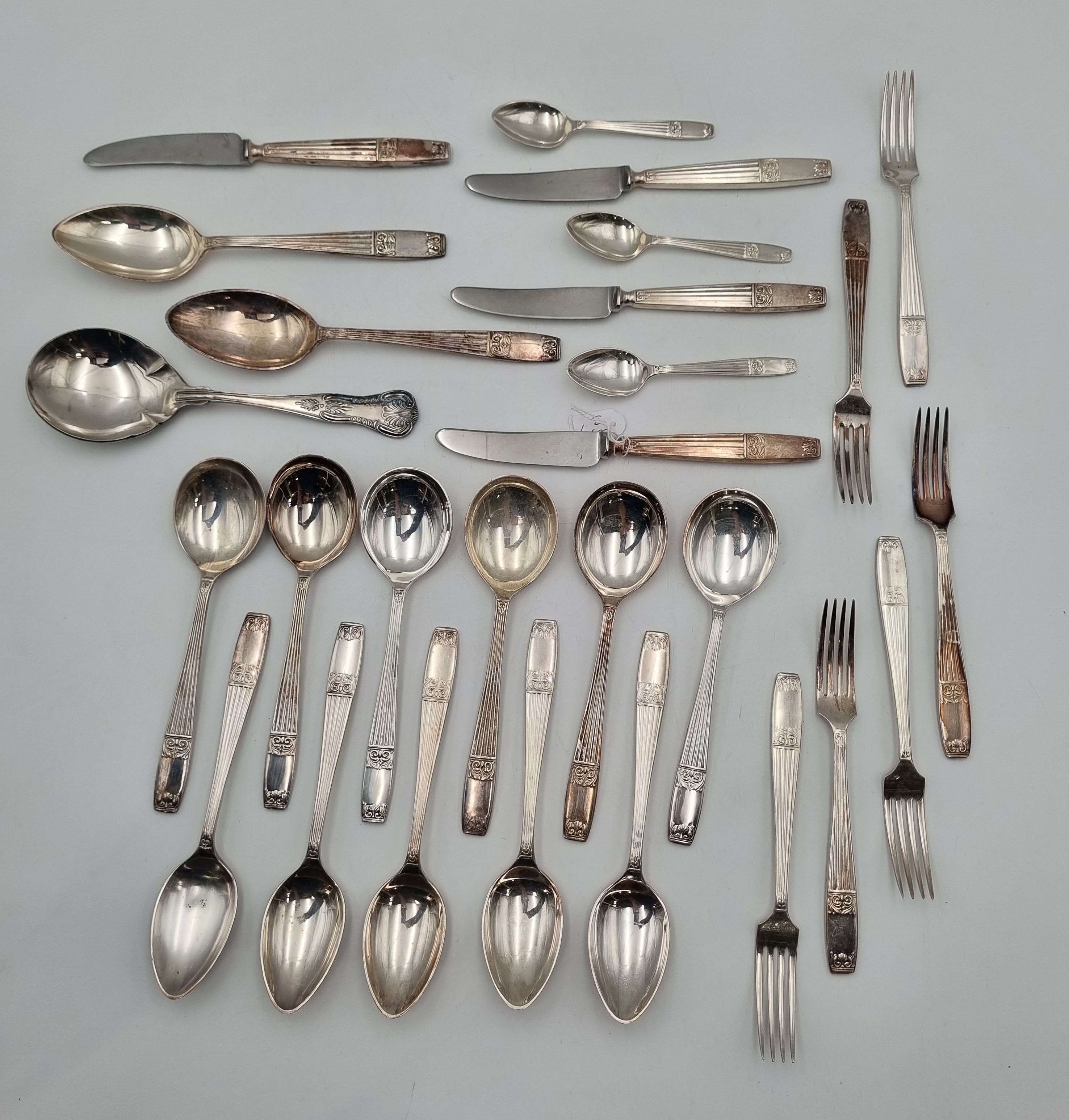 567 · AN ELKINGTON SILVER PLATED PART FLATWARE SERVICE