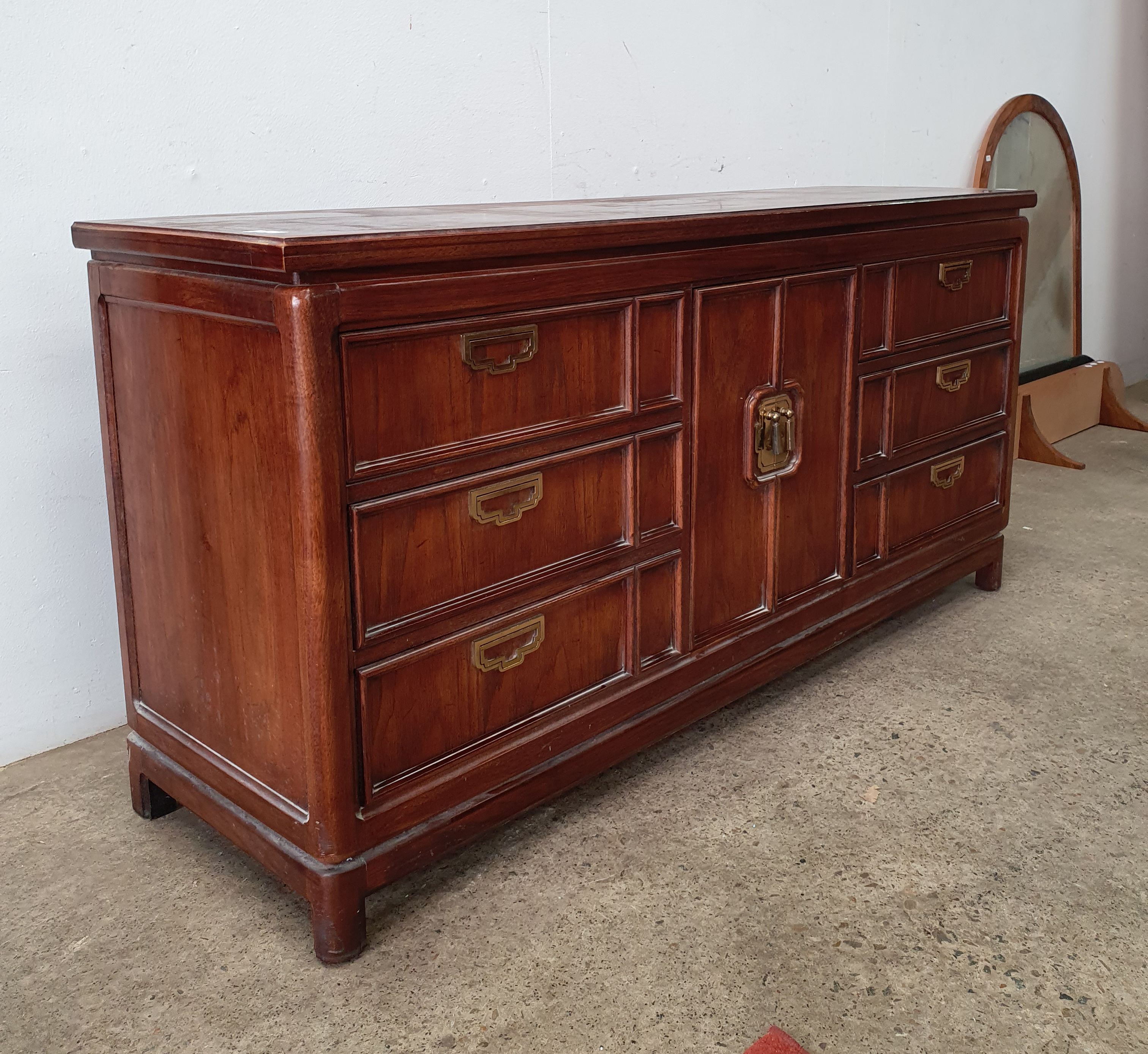 2386 · A THOMASVILLE SIDEBOARD