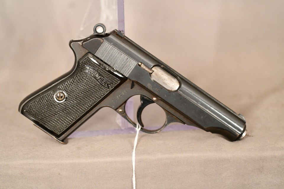 Walther PP, .32 acp cal. auto pistol, Blue, 3 3/4