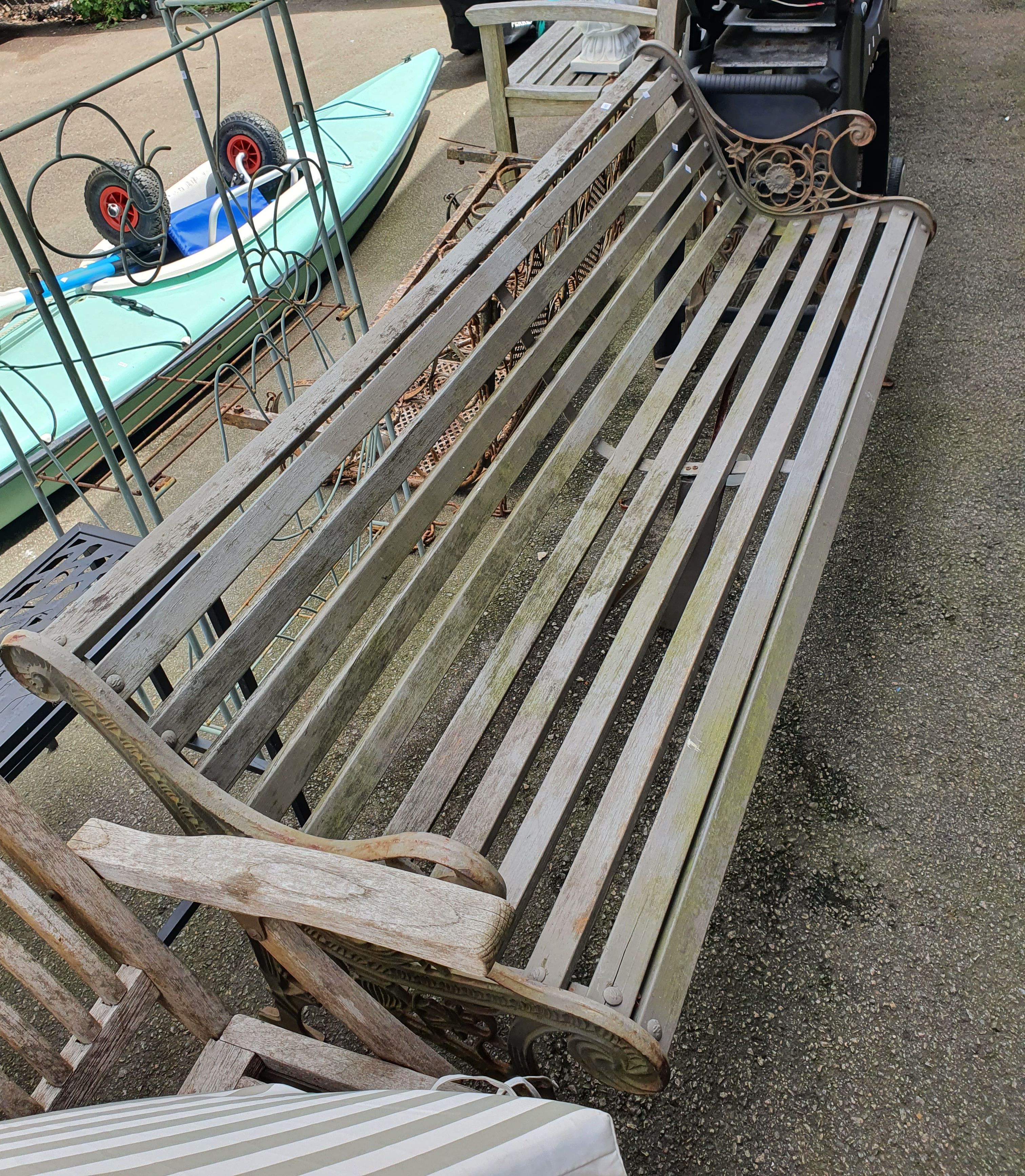 1082 · A GARDEN BENCH