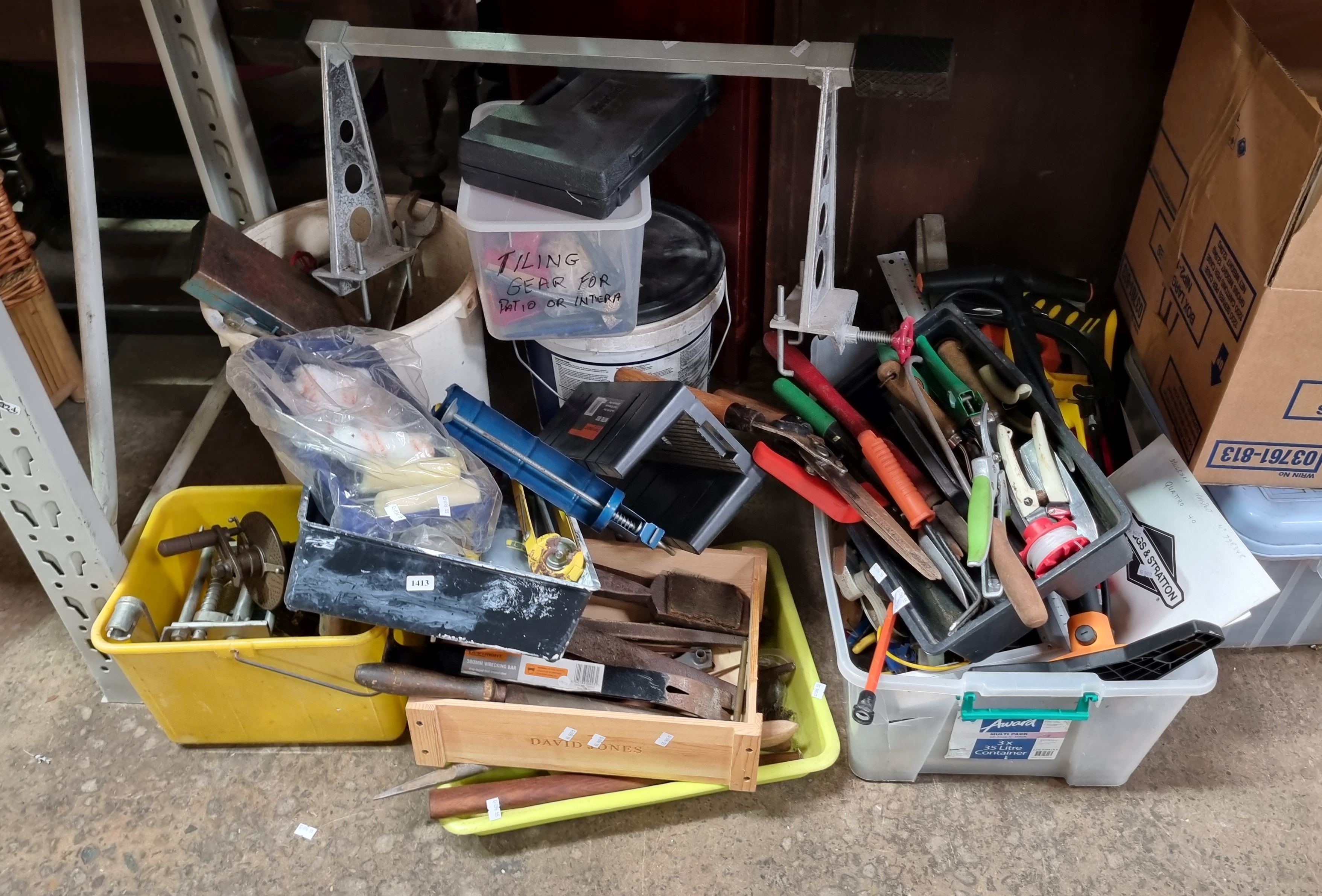 A GROUP OF VARIOUS TOOLS