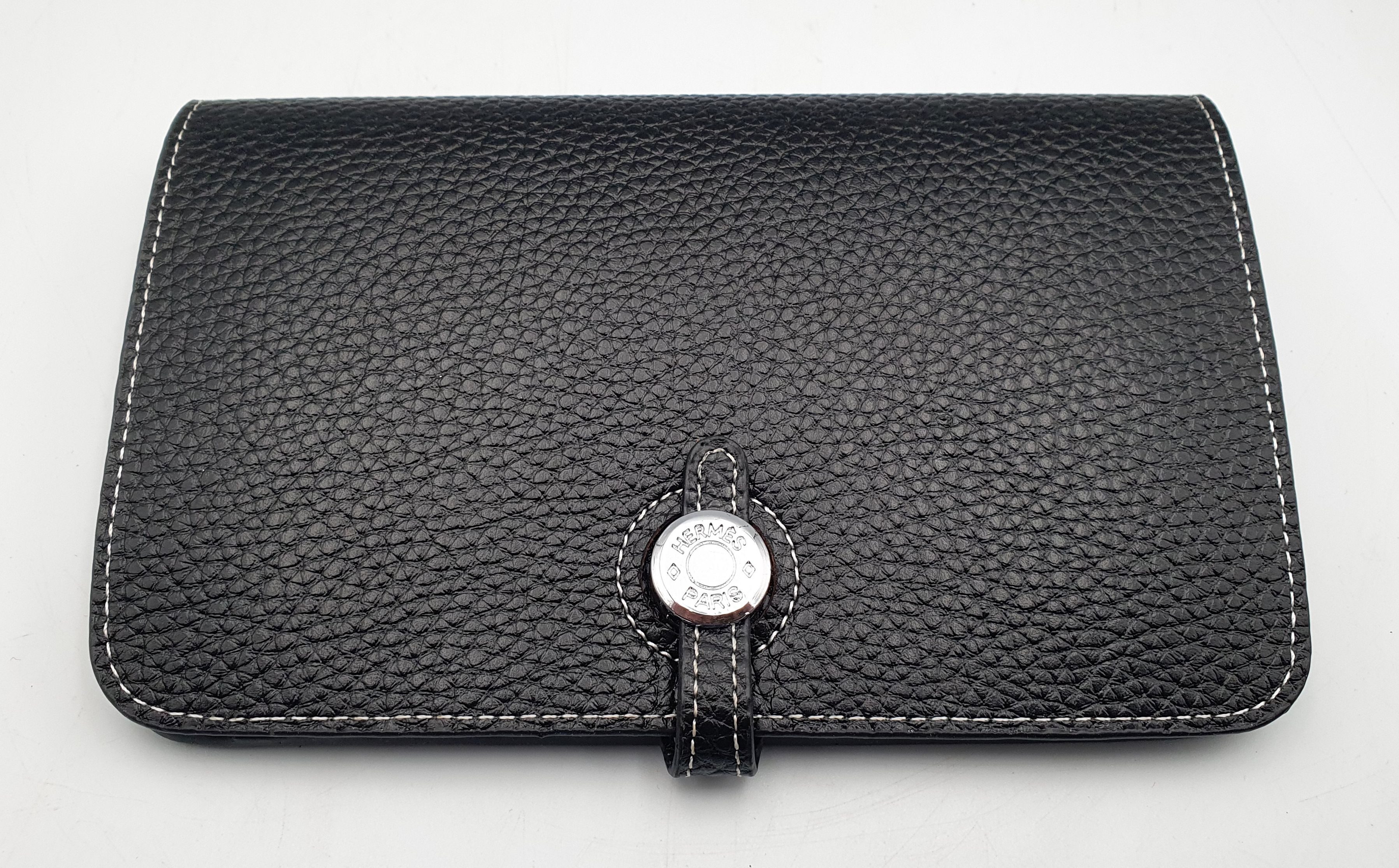 301 · A LADIES BLACK LEATHER WALLET
