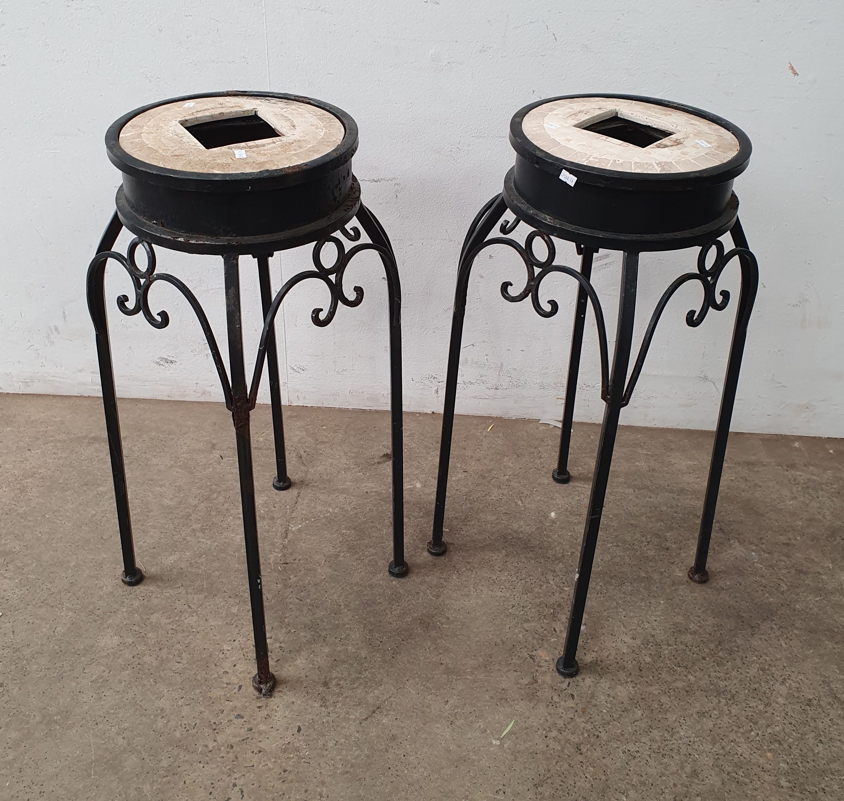 1051 · A PAIR OF ALUMINIUM PEDESTALS