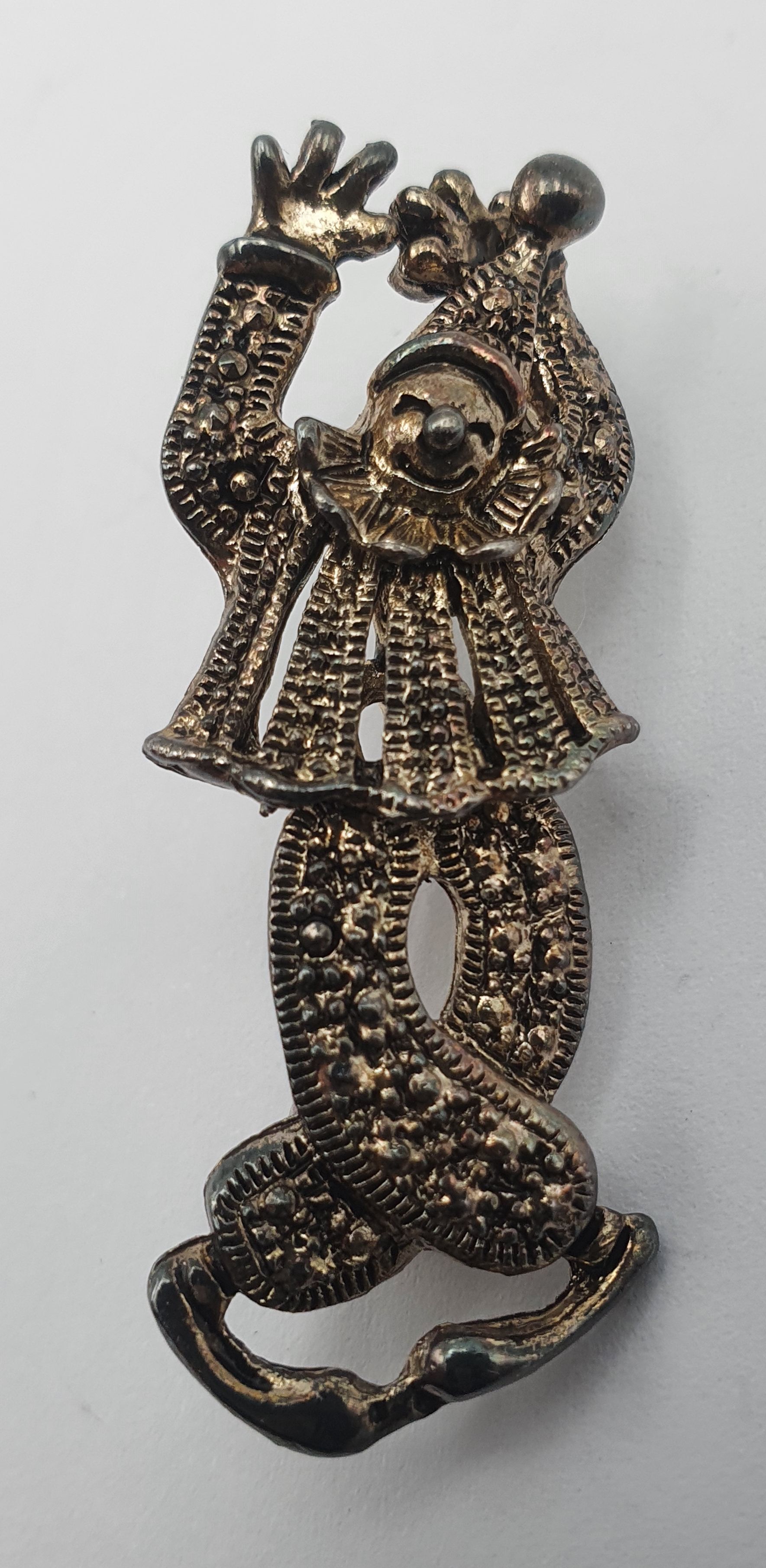 220 · A MARCASITE CLOWN BROOCH
