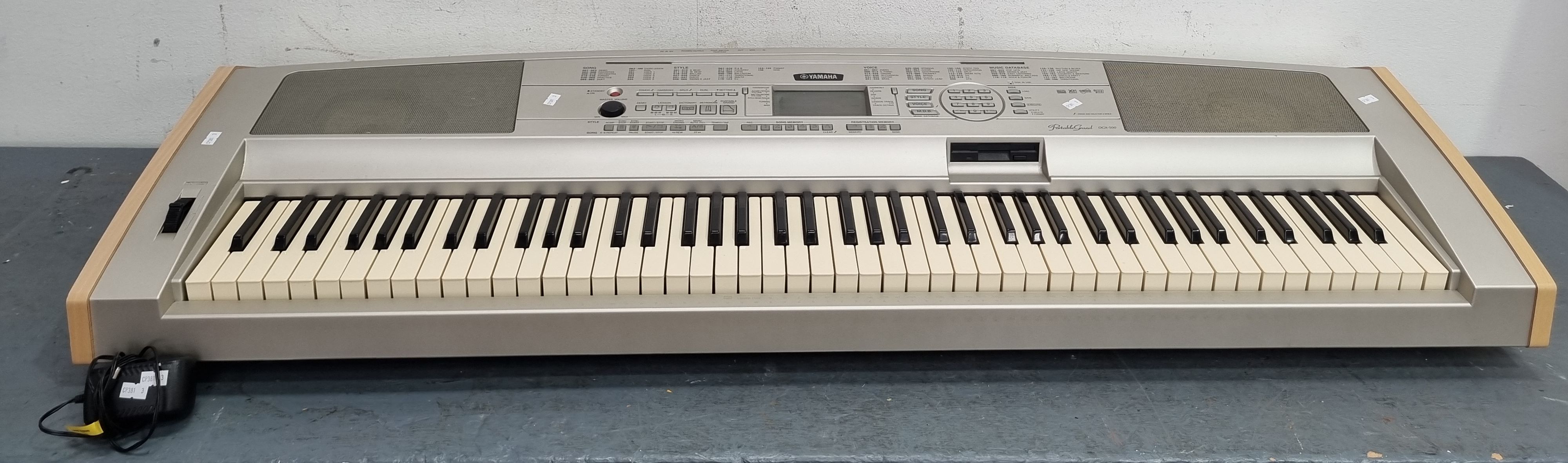 1206 · A YAMAHA DGX-500 PORTABLE GRAND PIANO