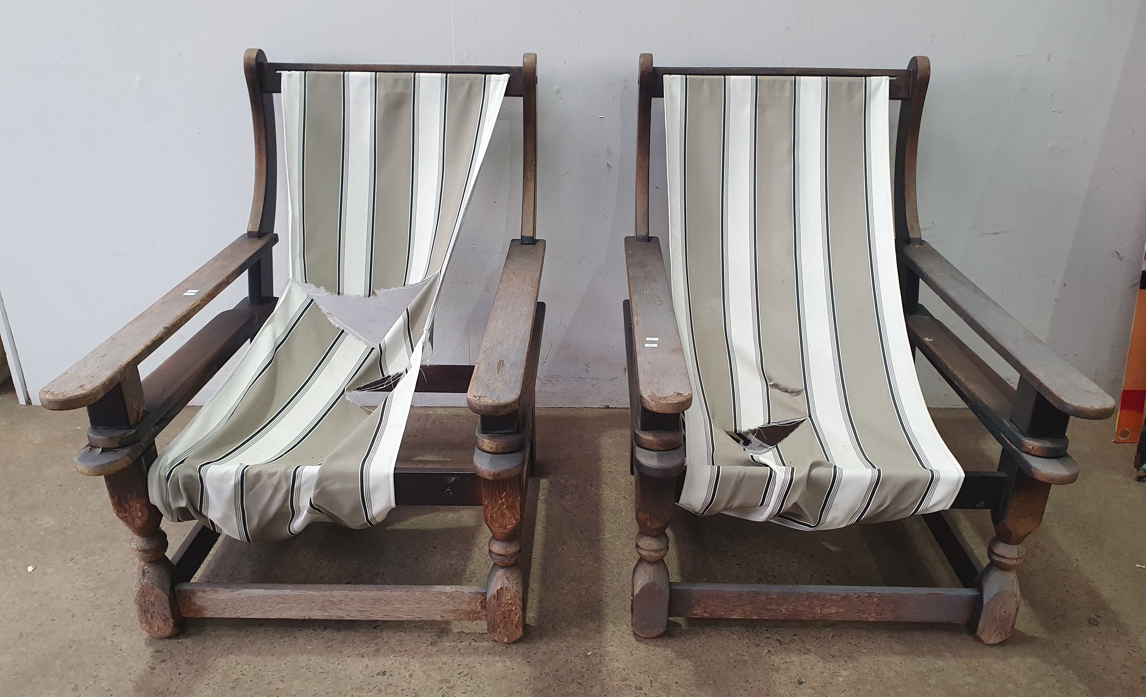 1094 · A PAIR OF SQUATTERS CHAIRS