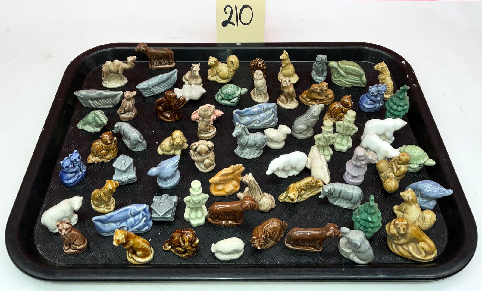 TRAY LOT OF WADES FIGURES. Teel Auctions