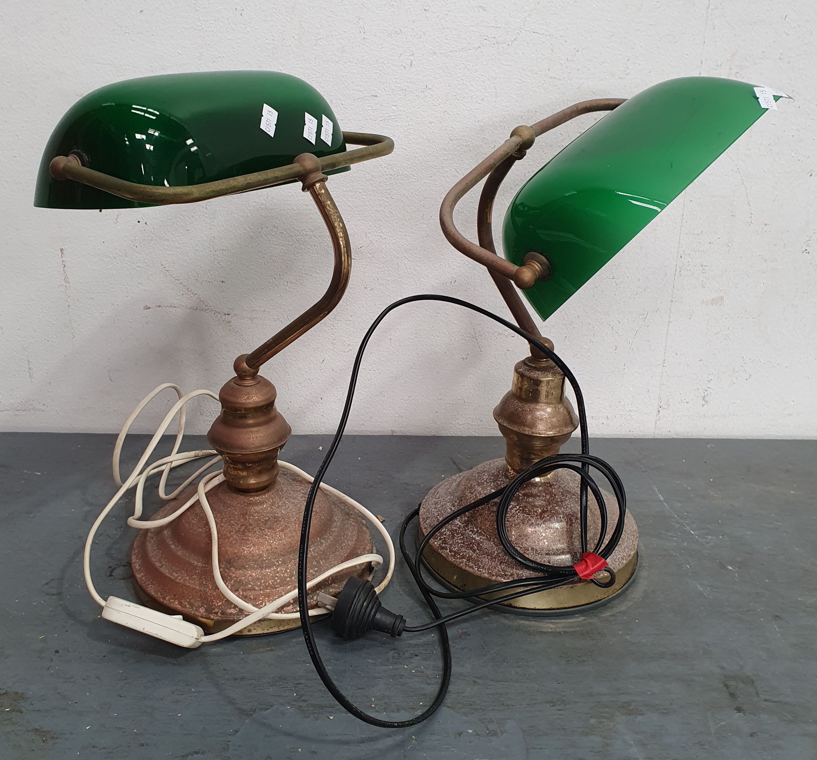 1193 · A PAIR OF BANKERS LAMPS