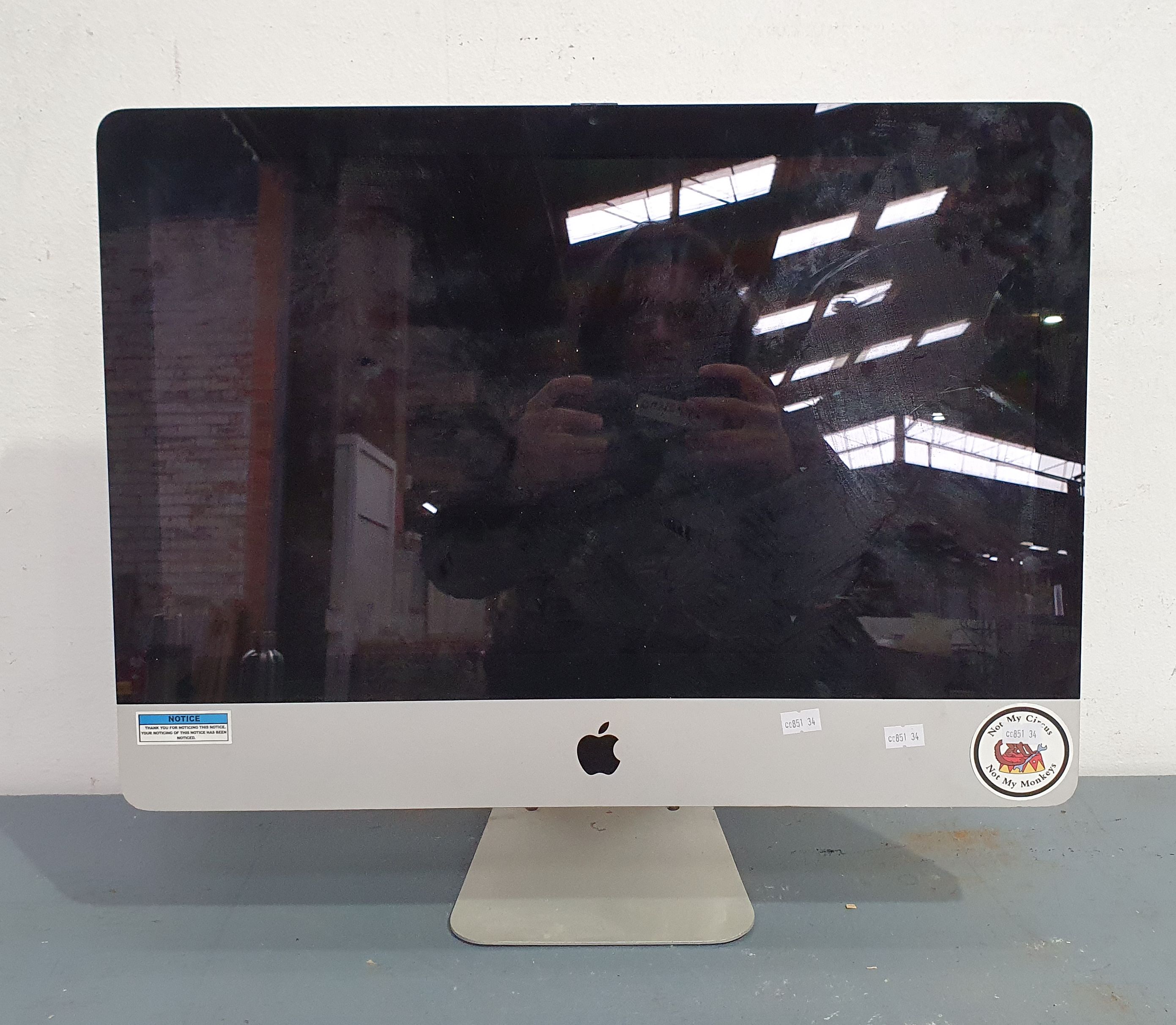 1319 · AN APPLE COMPUTER