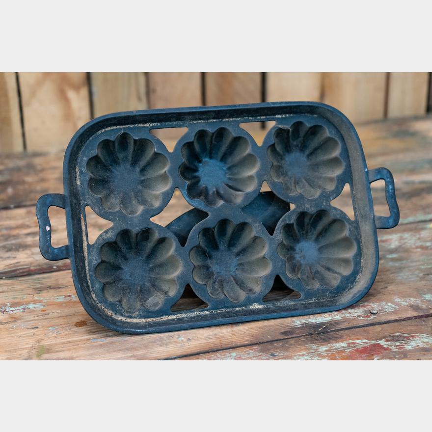 Antique 1920s Wagner Ware Cast Iron Muffin Pan, Cast Iron