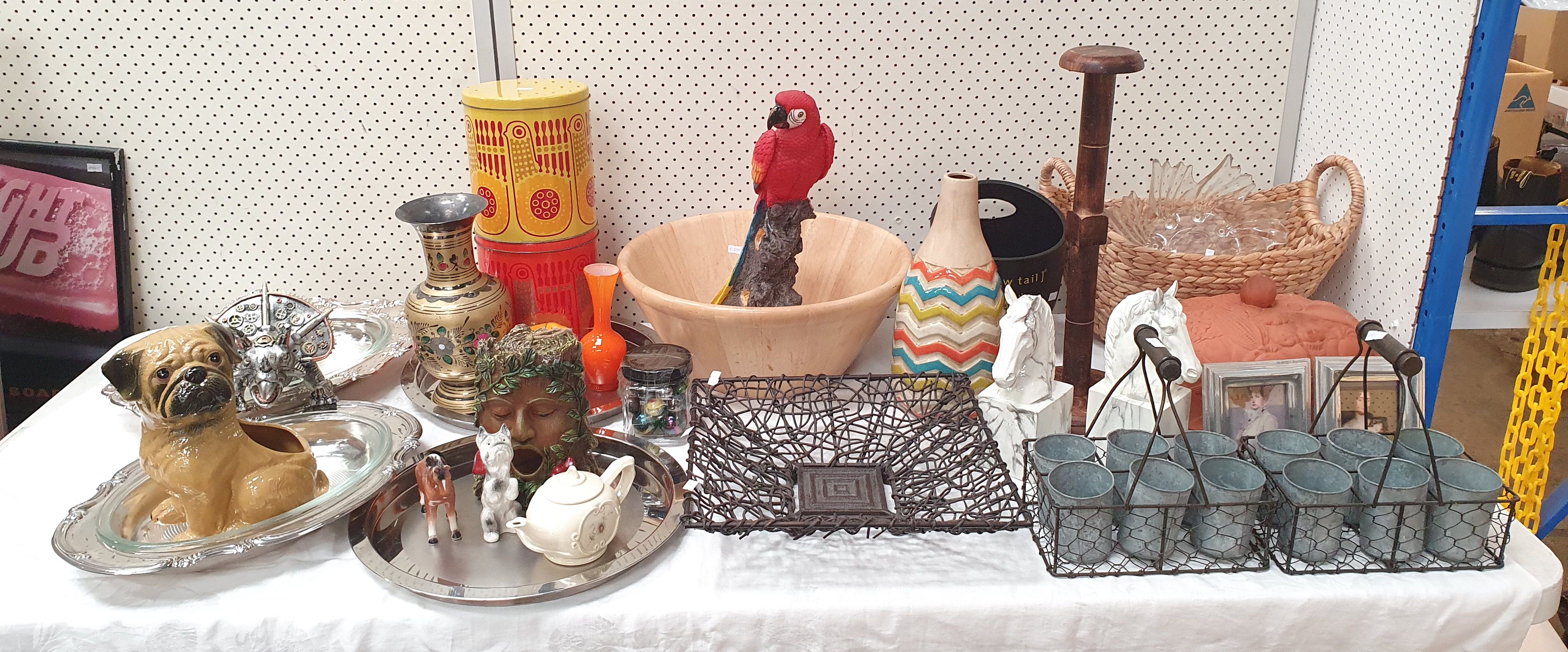 72A · A GROUP OF VARIOUS ITEMS
