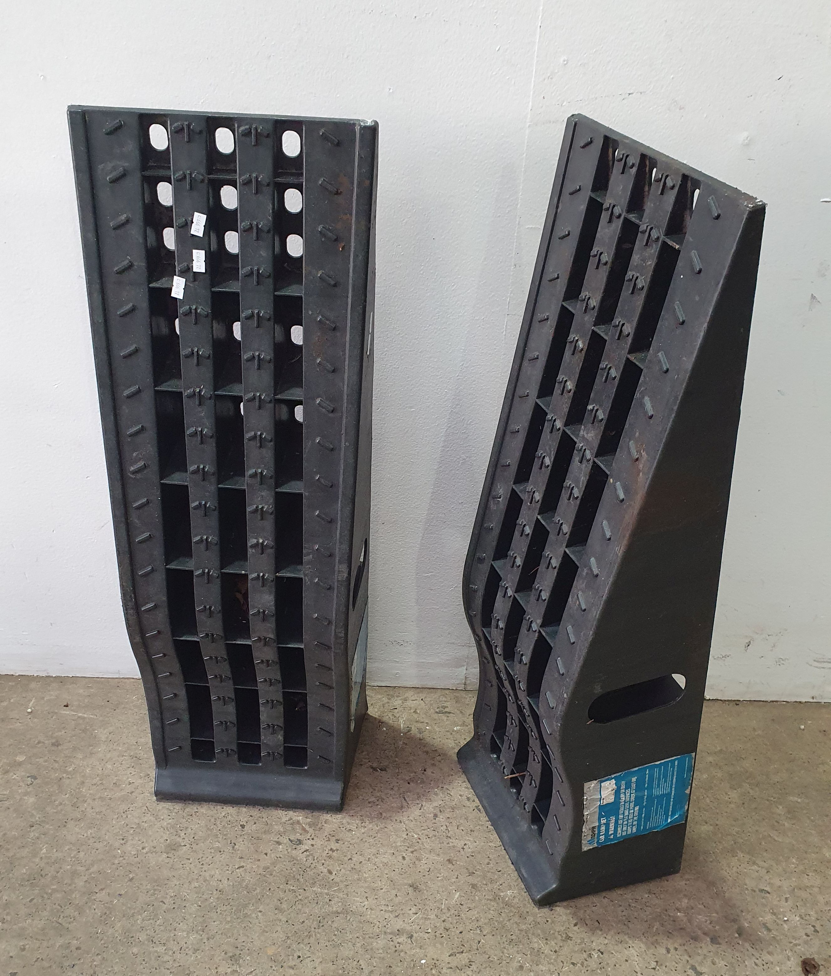 1225 · A PAIR OF CAR RAMPS