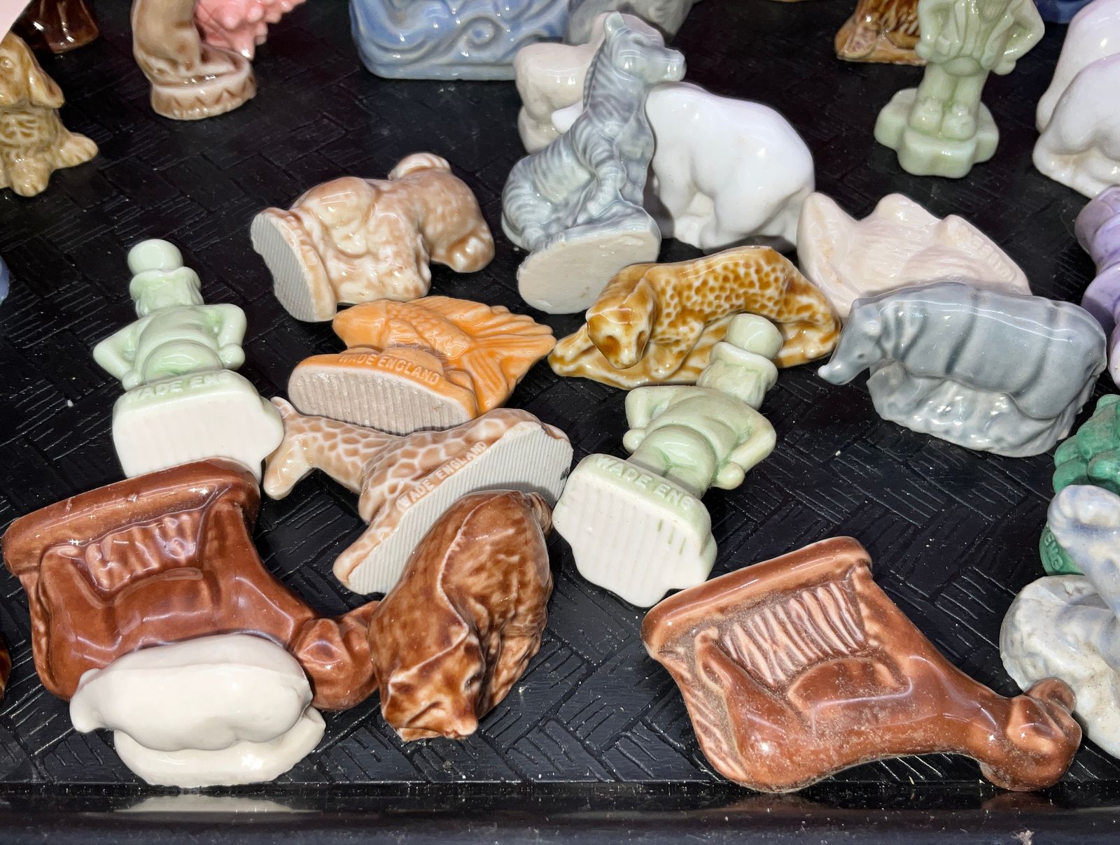 TRAY LOT OF WADES FIGURES. Teel Auctions