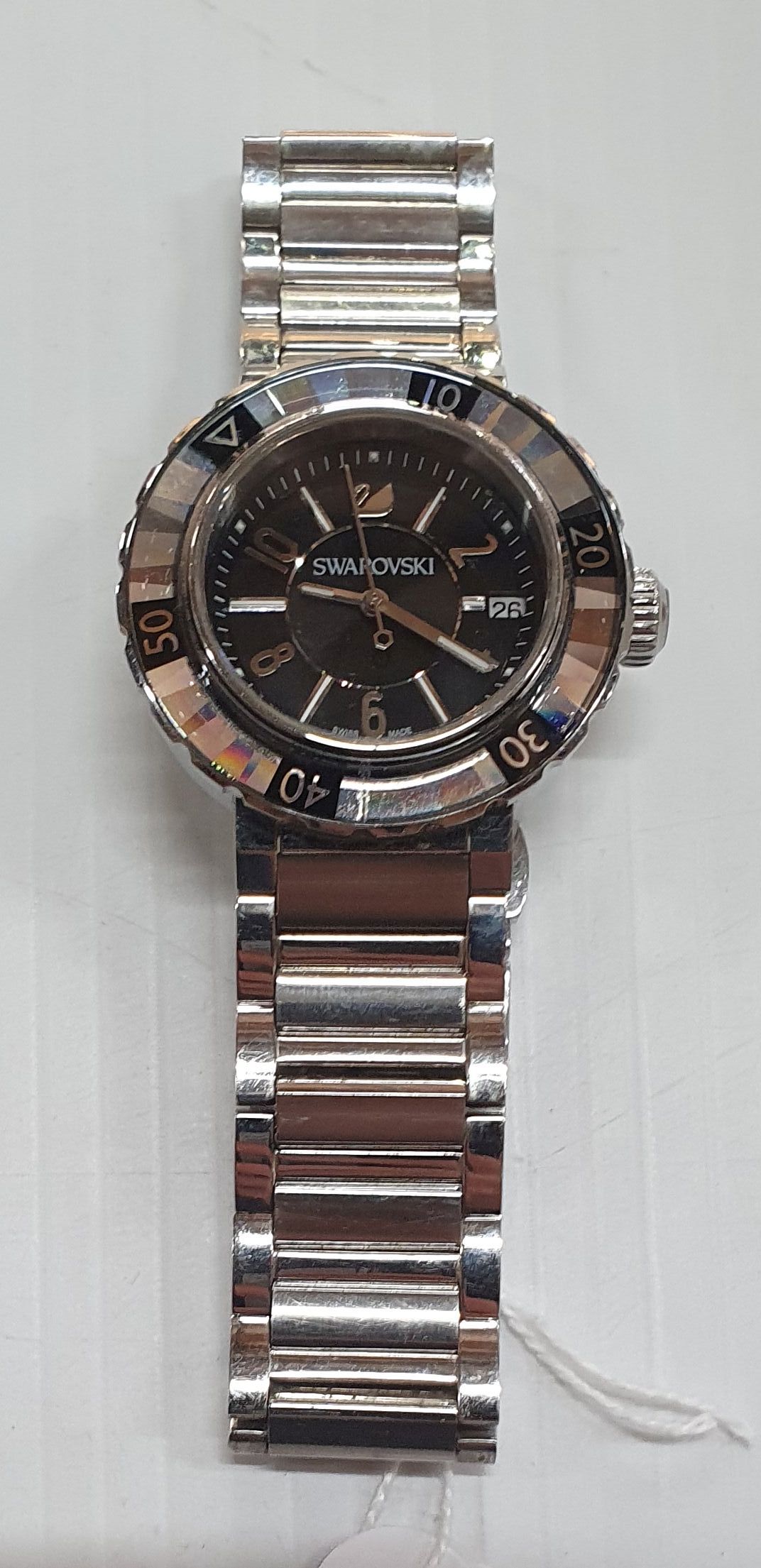 A MENS SWAROVSKI QUARTZ WATCH WITH DATE FUNCTION