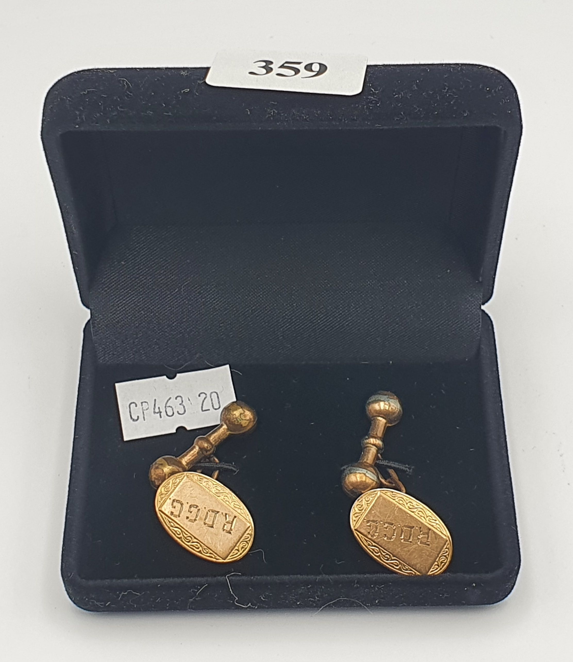 A PAIR OF GILT SILVER CUFF LINKS