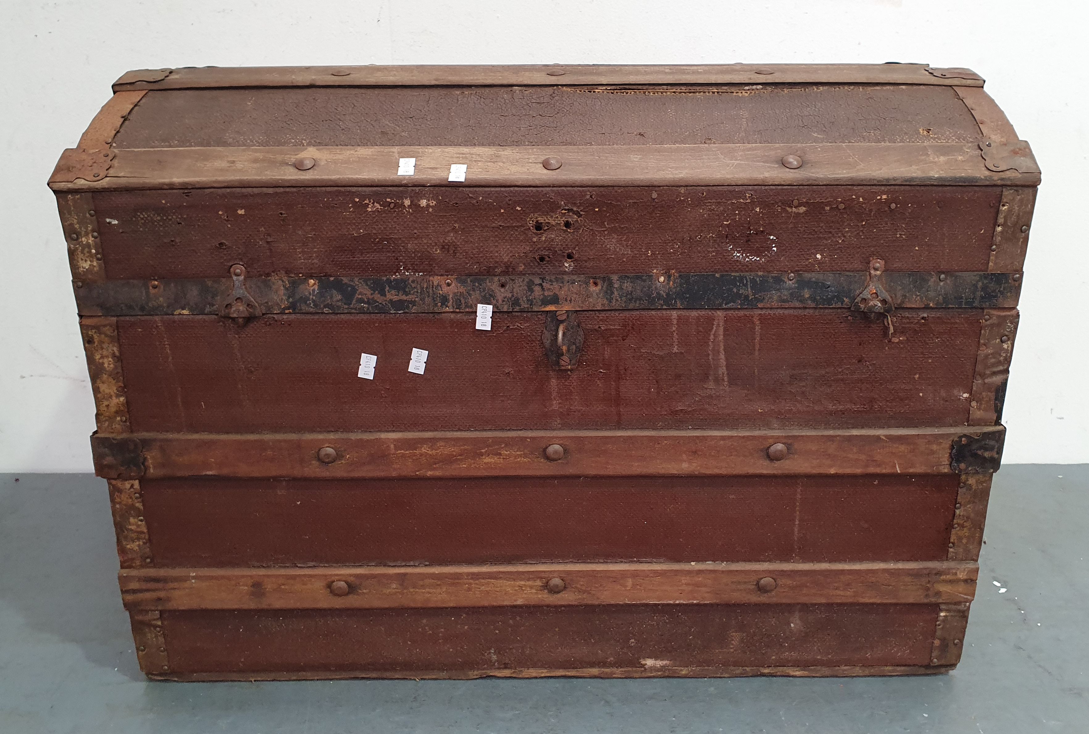 2330 · A RUSTIC TRUNK