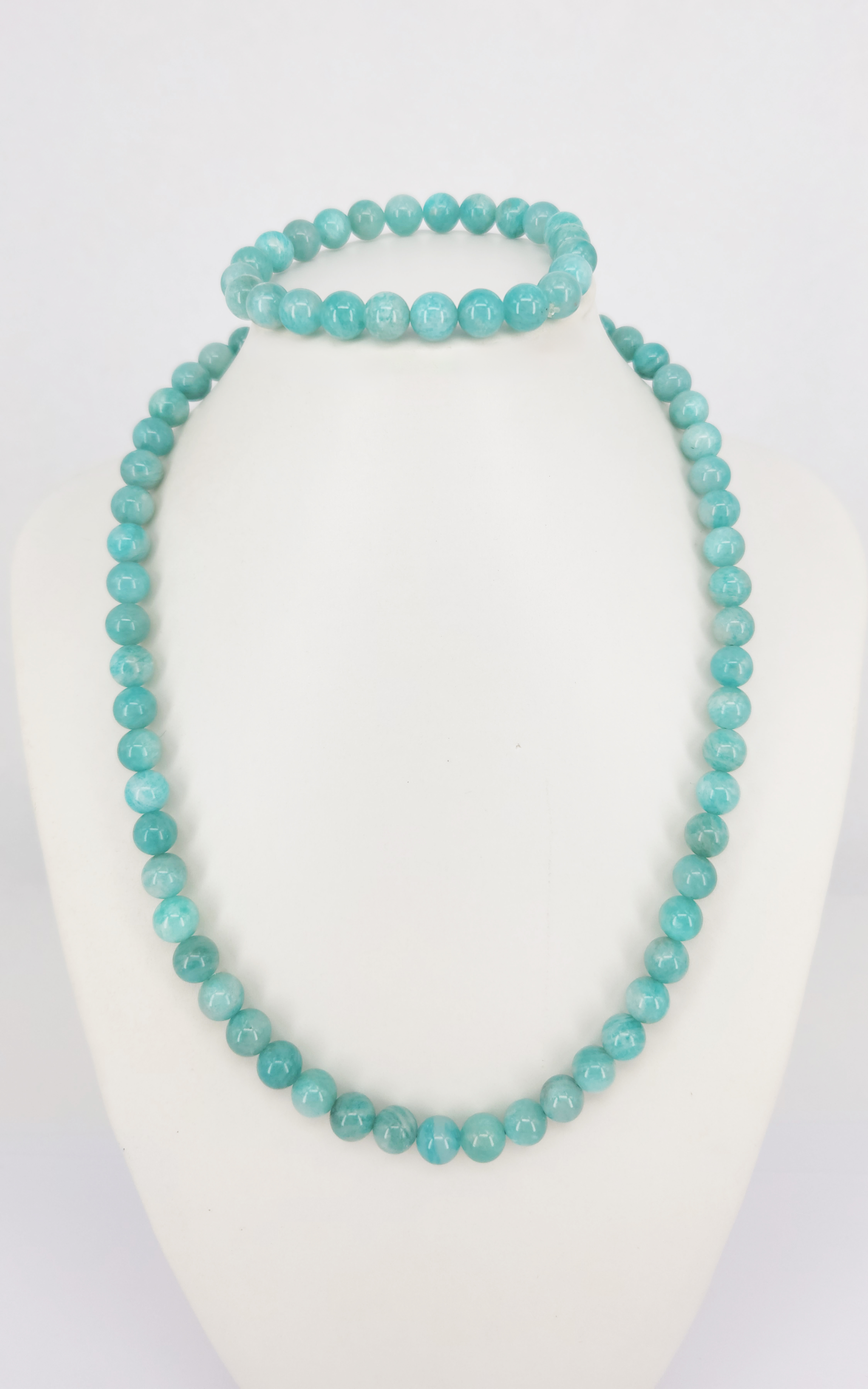 429 · AN AMAZONITE ROUND BEAD NECKLACE