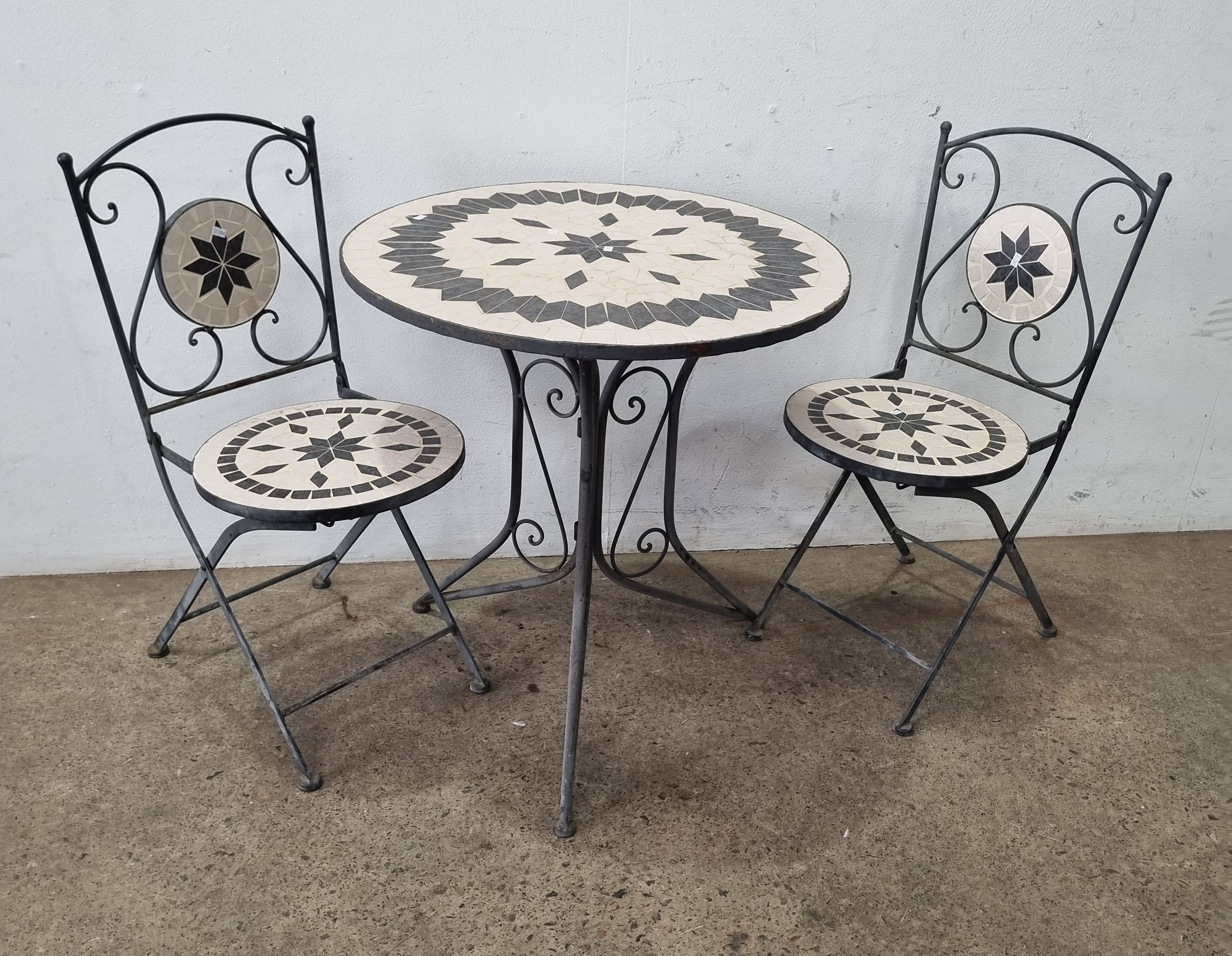 1048 · A THREE PIECE PATIO/GARDEN SETTING