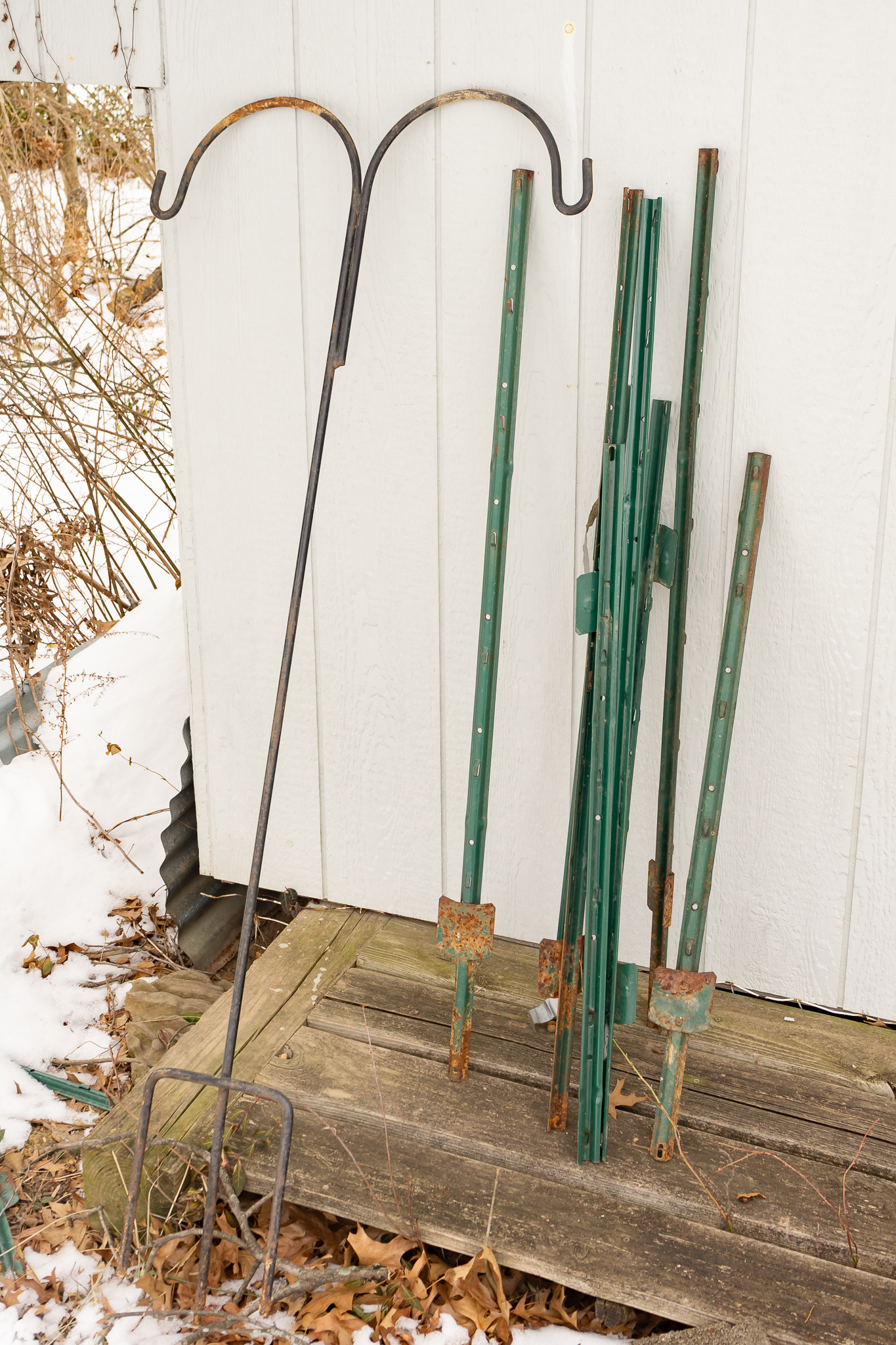 Shepherd's Hook and Garden T-Posts | Harritt Group, Inc