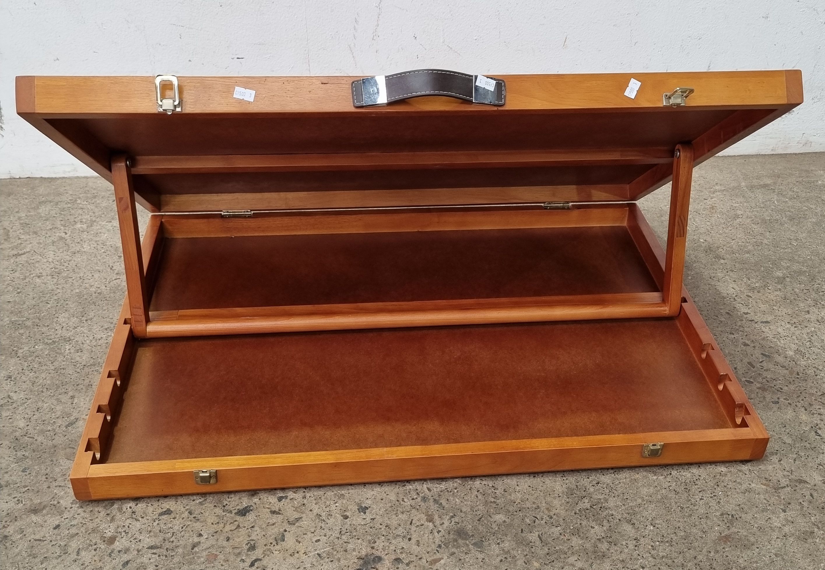 A PUZZLE EASEL