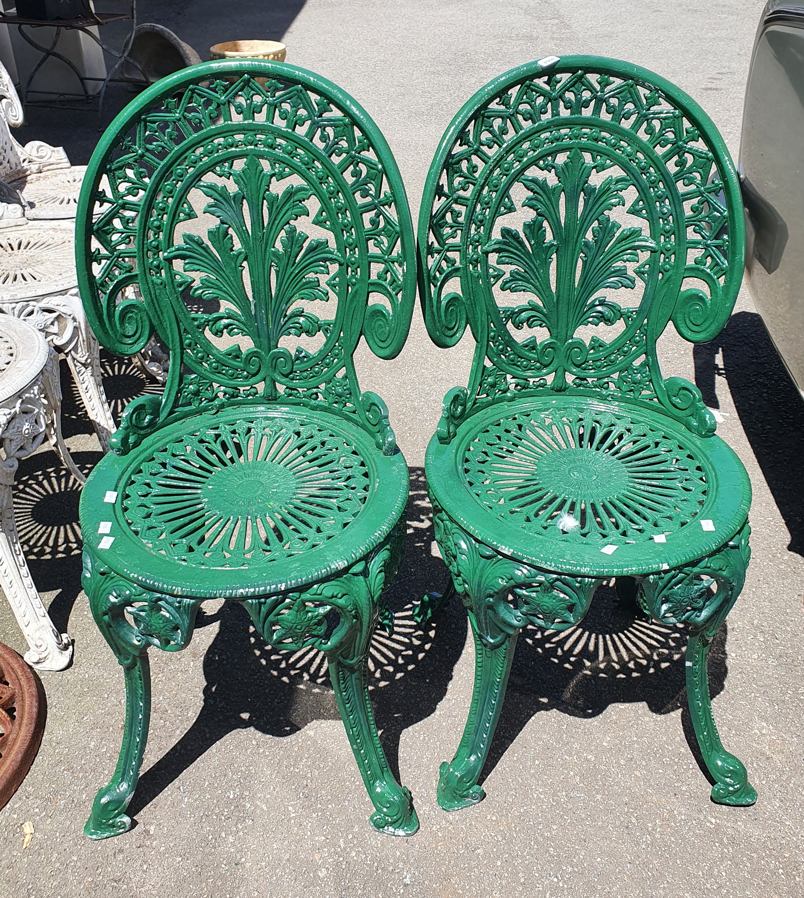 1060 · A PAIR OF ALUMINIUM GREEN CHAIRS