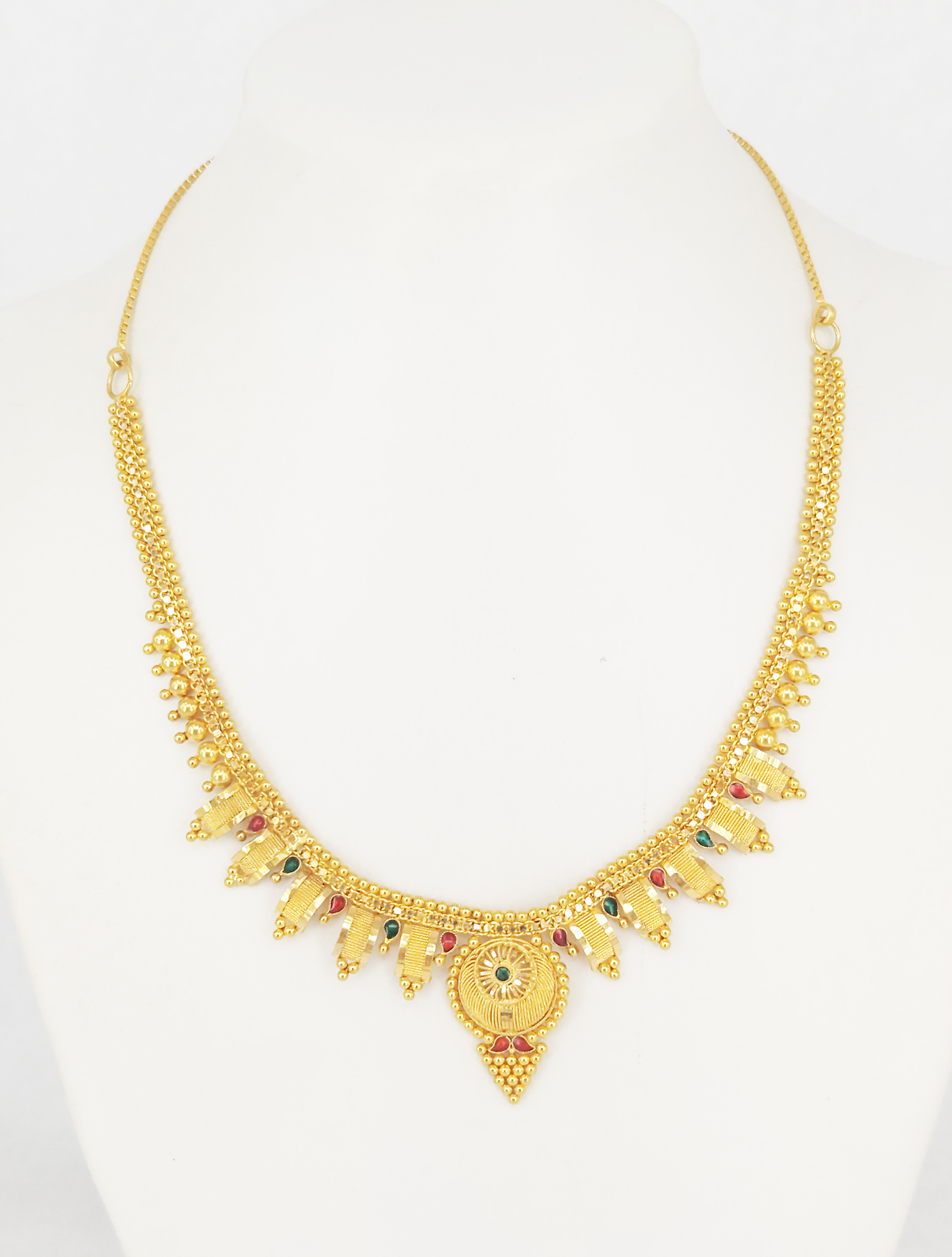 205 · AN ASIAN YELLOW GOLD FRINGE NECKLACE