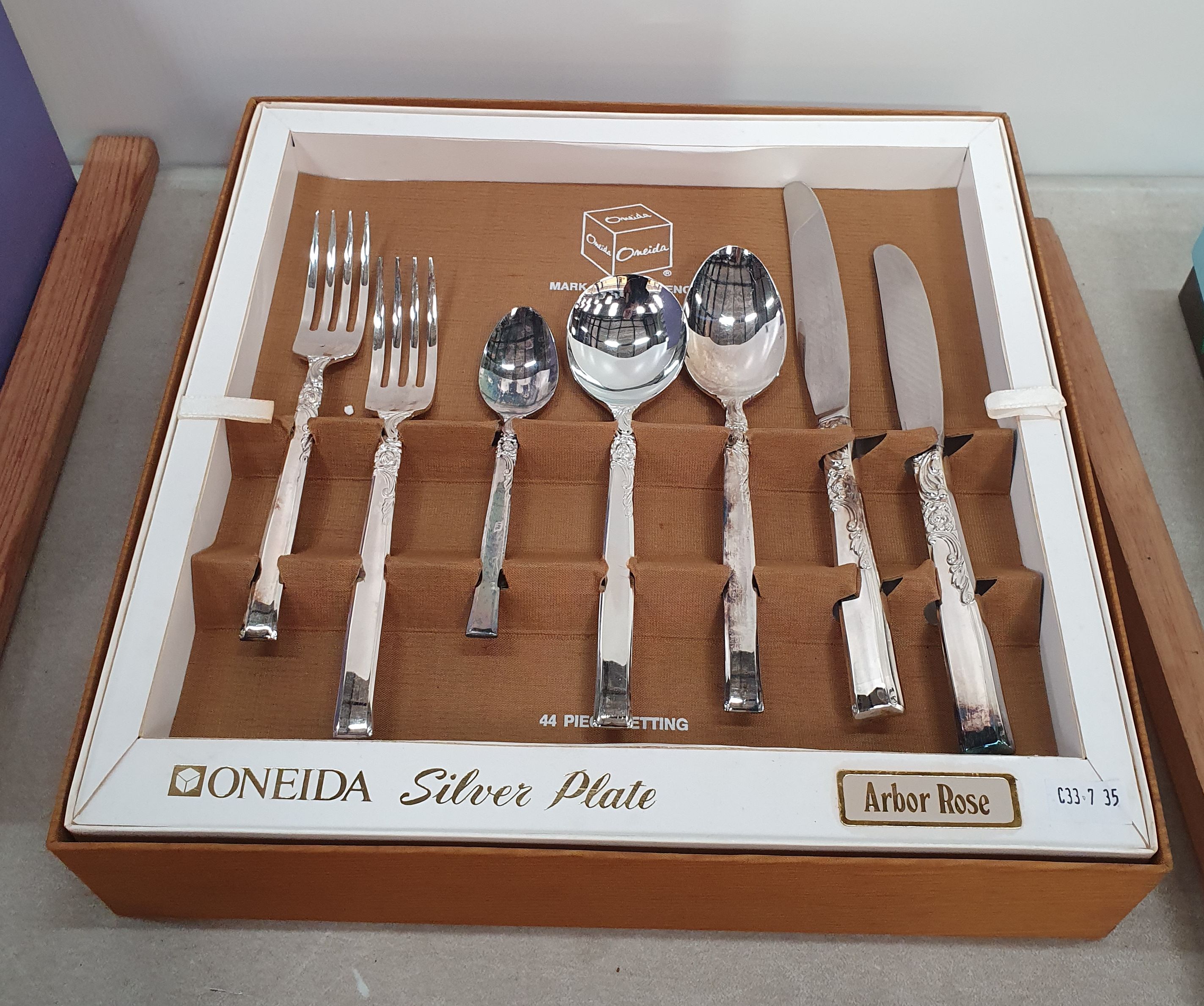 39 · AN ONEIDA 'ARBOR ROSE' 44 PIECE SILVERPLATED CUTLERY SET