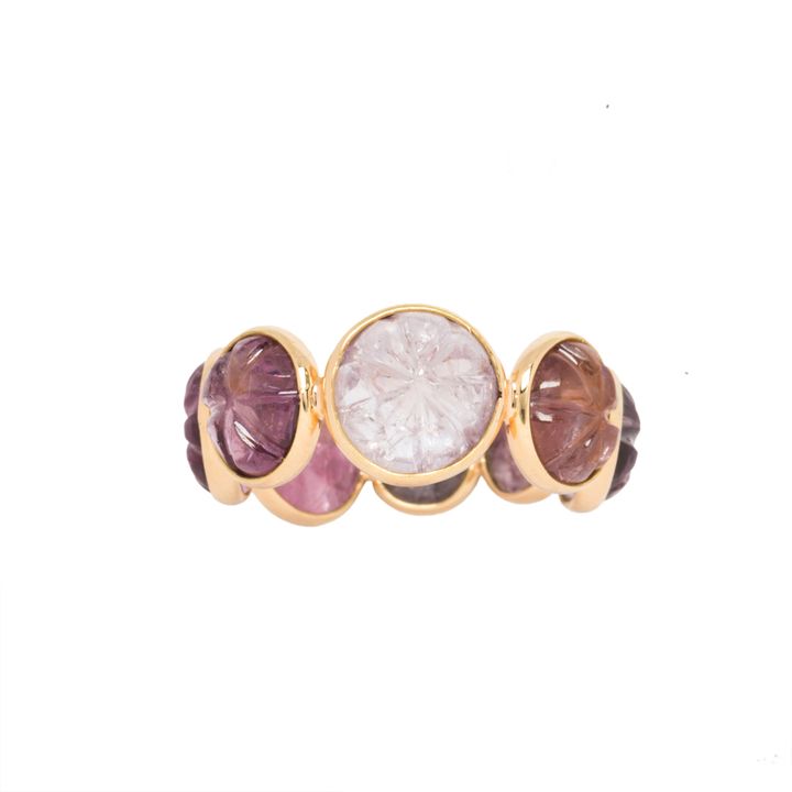 A spinel and 18k gold ring