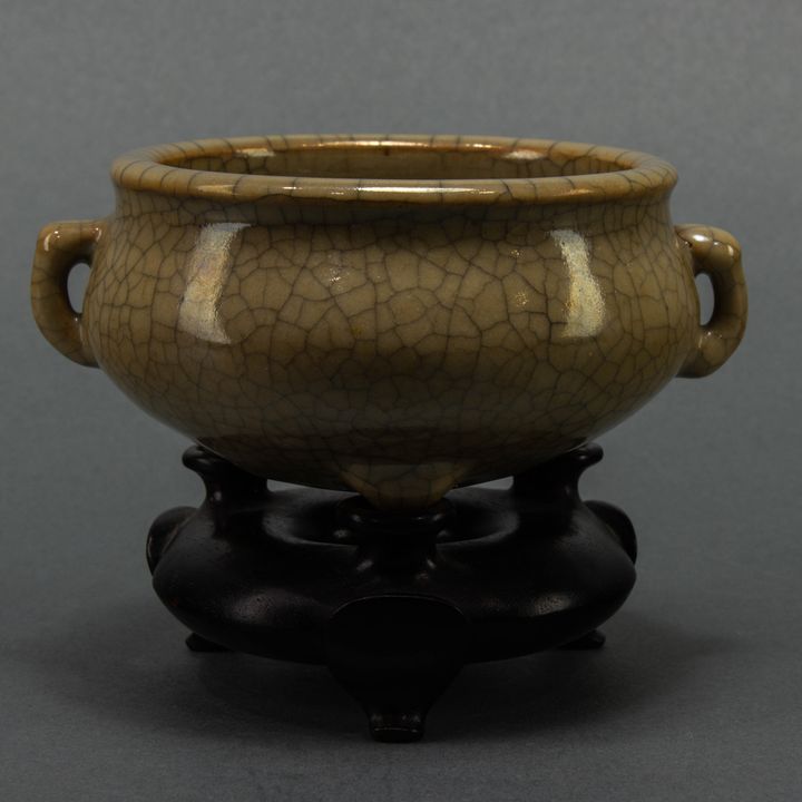Chinese Ge type tripod censer