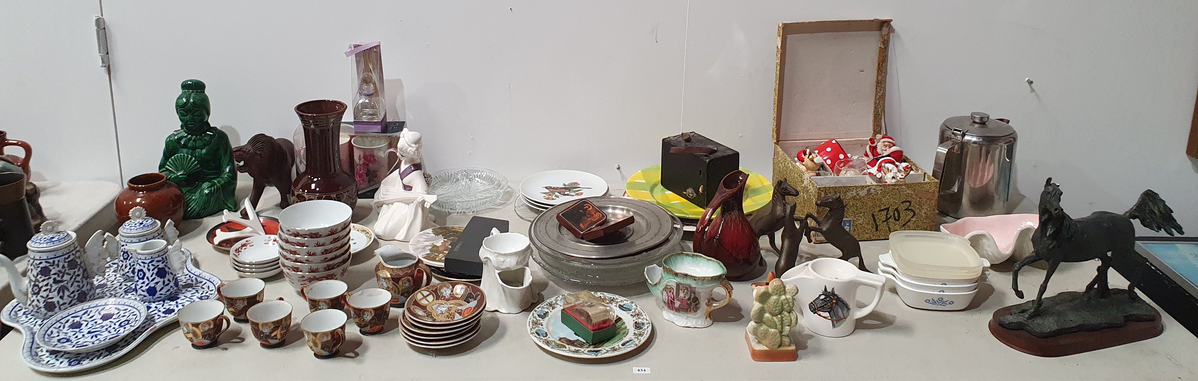 A LARGE GROUP OF VARIOUS ITEMS