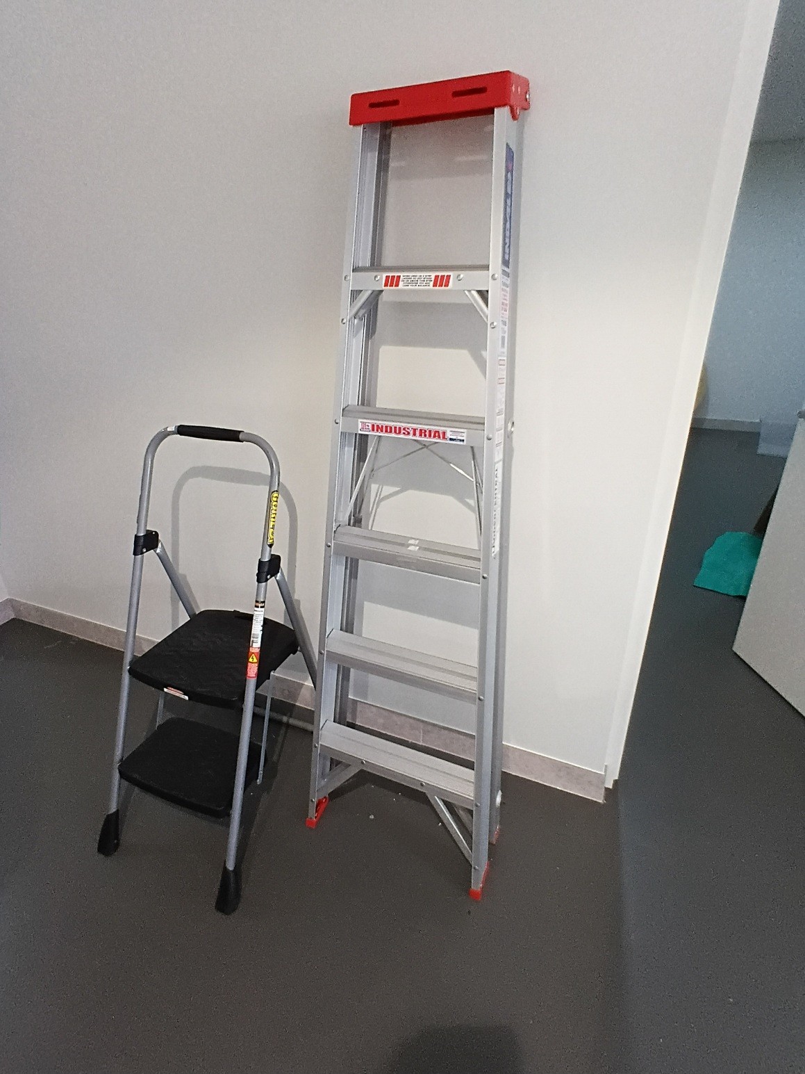 1017 · TWO STEP LADDERS