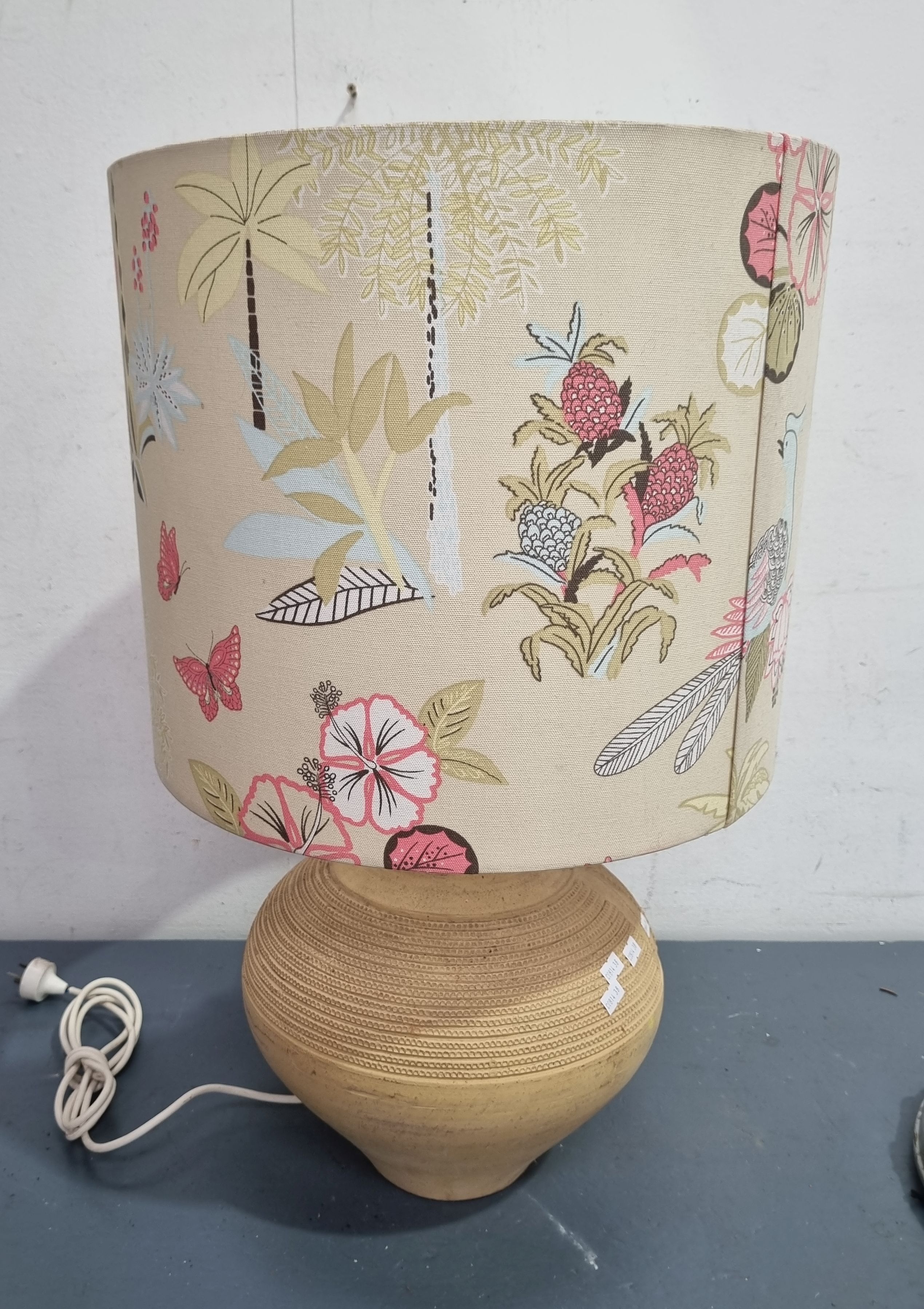 2077 · A POTTERY TABLE LAMP