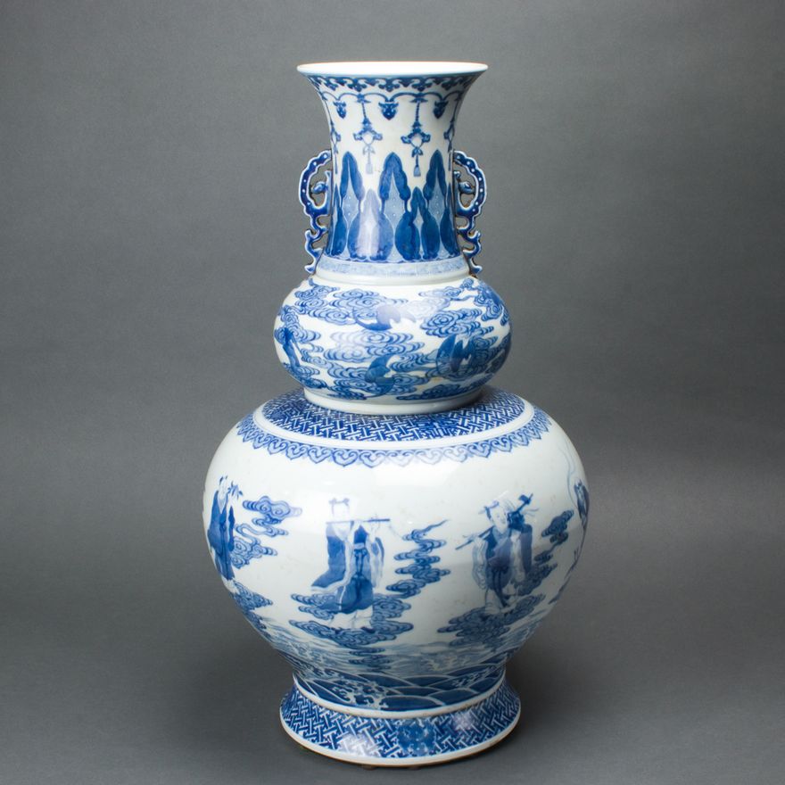 Chinese underglaze blue 'double gourd' vase