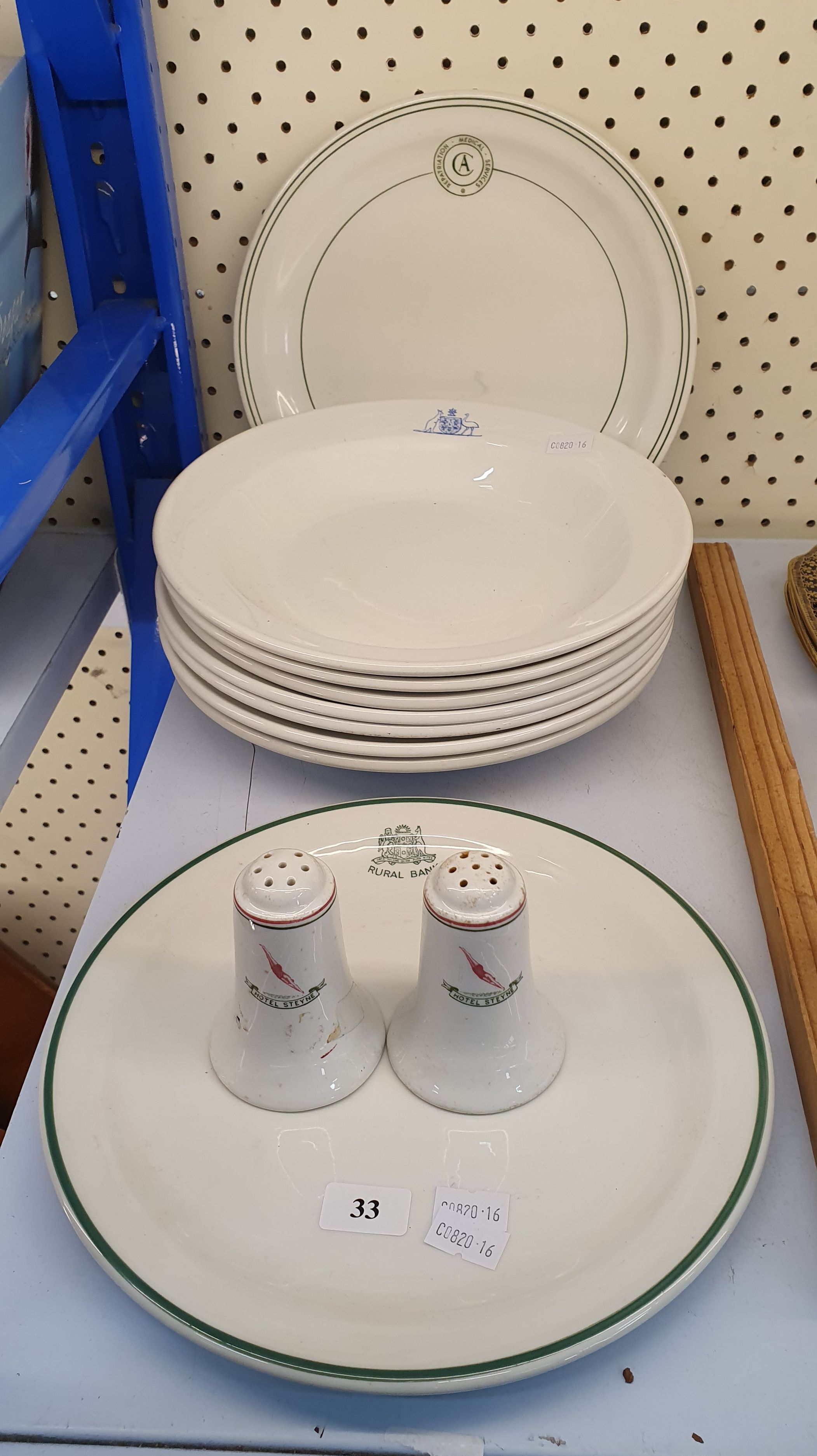 33 · A GROUP OF AUSTRALIAN INTEREST CRESTED SERVING WARE