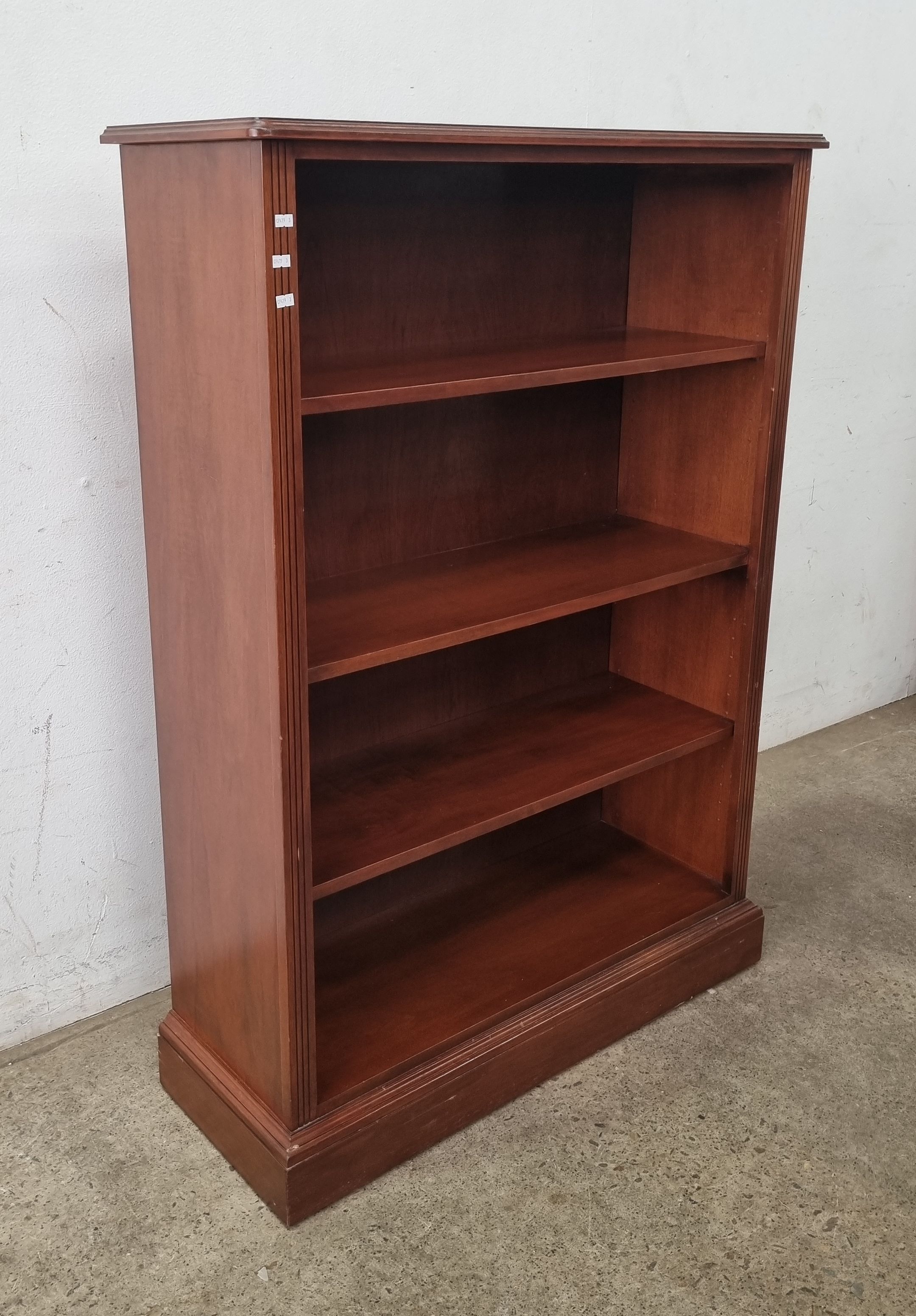 2214 · A TIMBER BOOKCASE