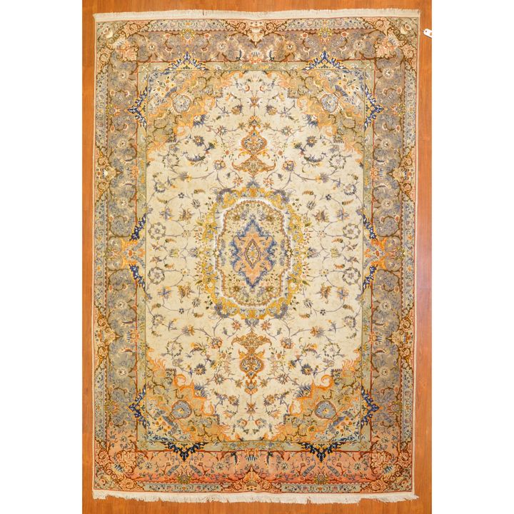 Fine Tabriz Rug, Persia, 6.8 x 9.10