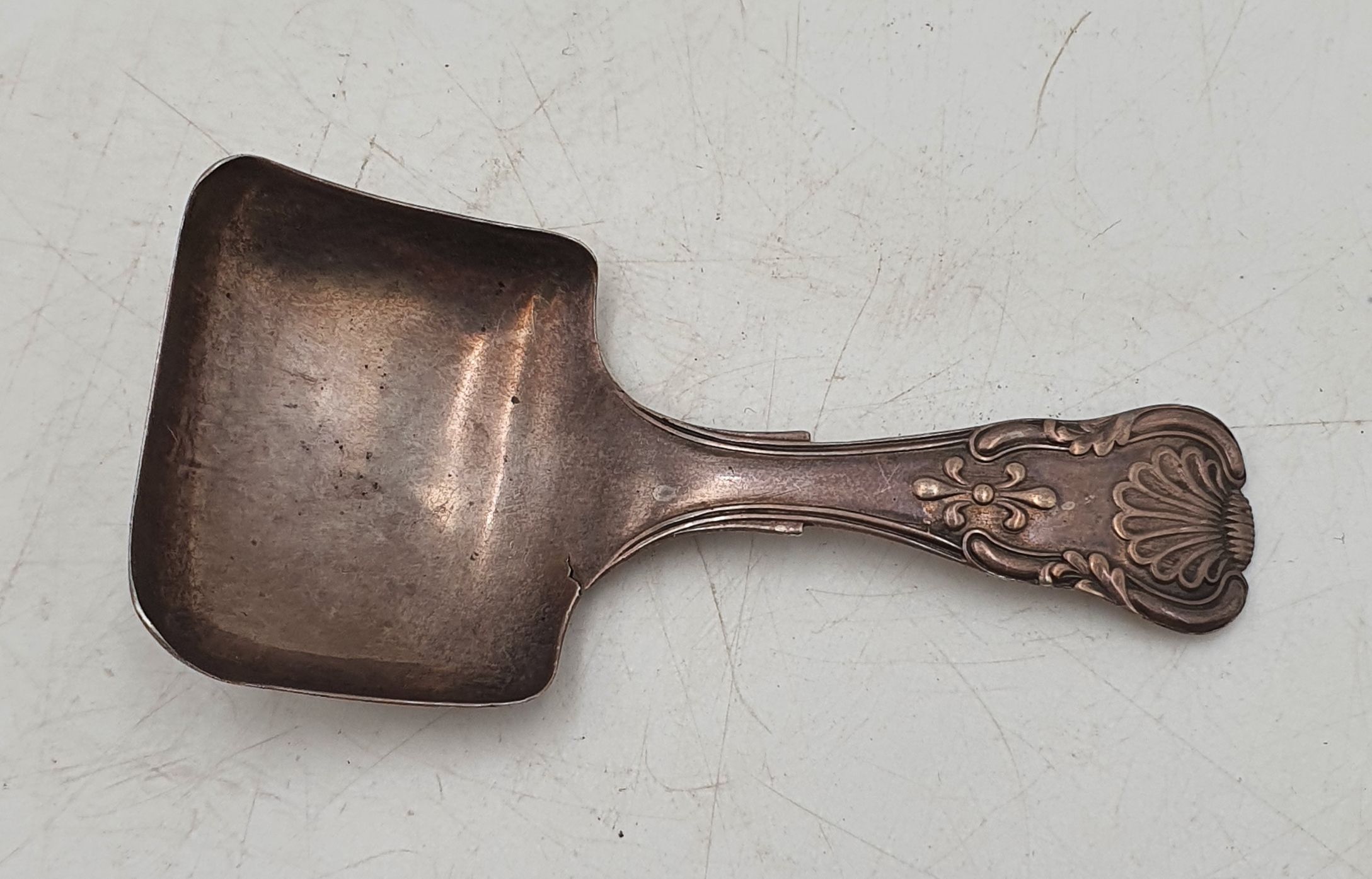 531 · AN EARLY VICTORIAN SILVER SHOVEL TEA CADDY SPOON